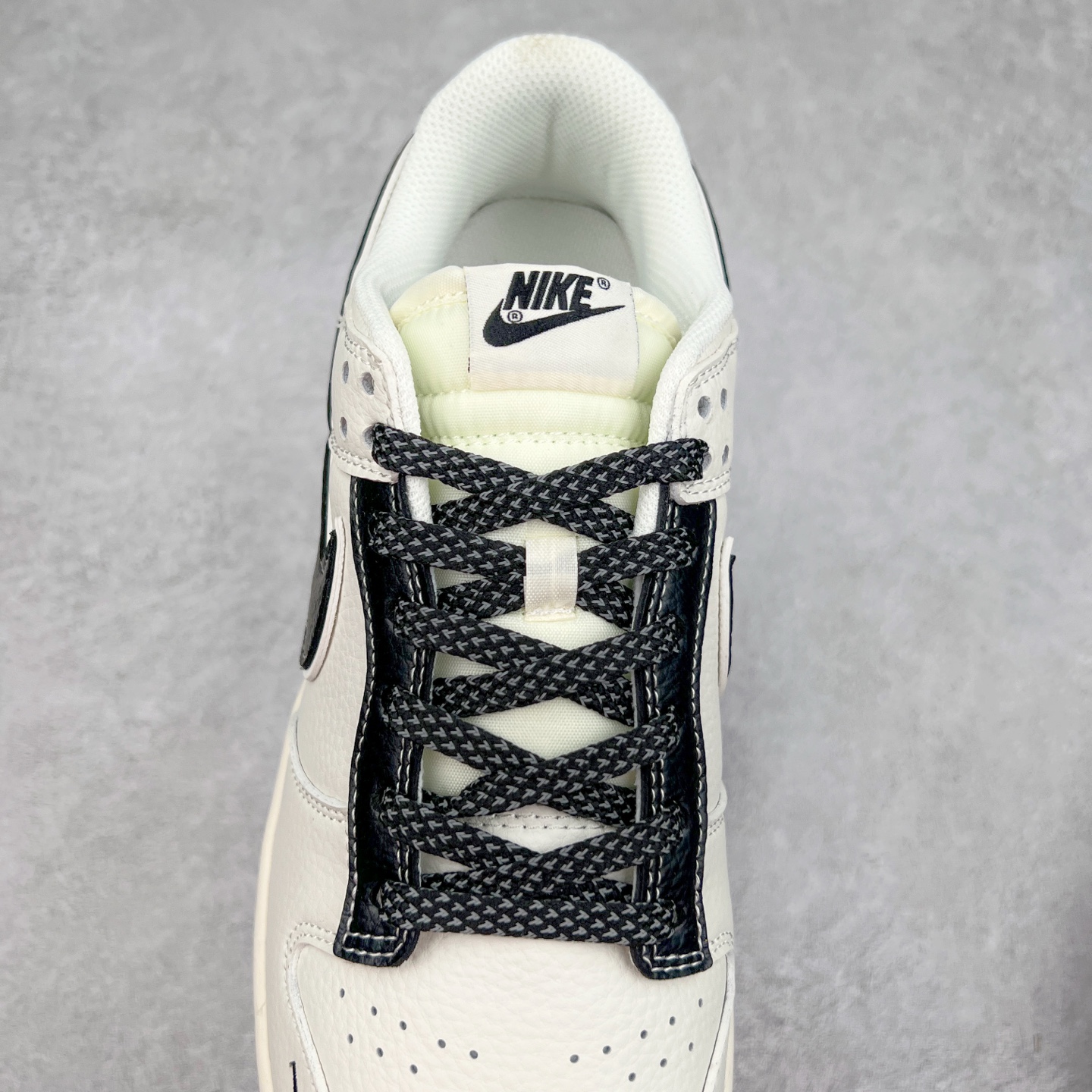 图片[5]-NK Dunk Low 定制配色 BB9866-003 大厂出品 极力推荐 原装头层材料 独家版型蒸餾加工帶來的是更好的视觉和脚感体验大厂纯原品质出货 清洁度 电绣工艺 皮料切割干净无任何毛边 细节完美 实拍调校N版已经零色差零失真 百分百还原实物色彩所见即所得 不存在货不对板色差等低级问题 选购参考实物拍摄 不混卖不参货 只用心做好货严格选品 承诺混一赔十 尺码：36 36.5 37.5 38 38.5 39 40 40.5 41 42 42.5 43 44 44.5 45-选品中心