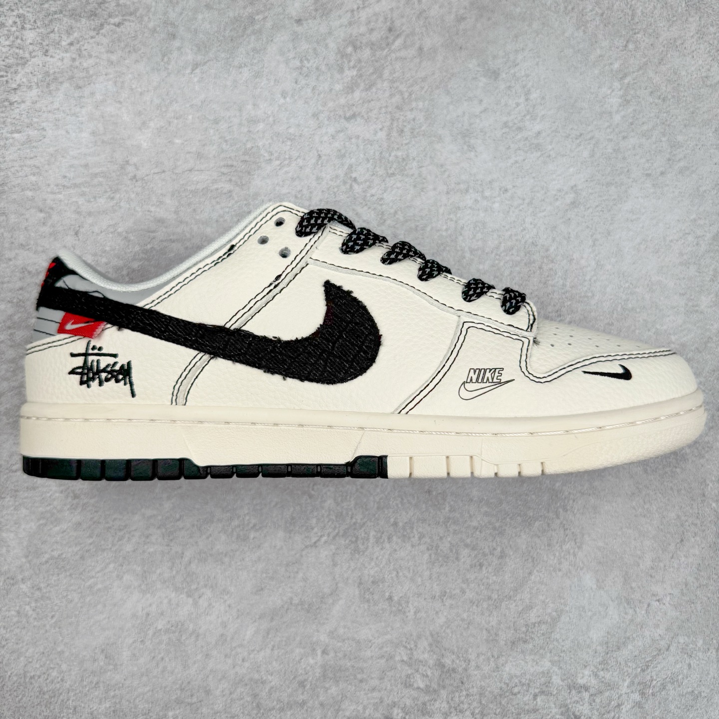 NK Dunk Low 定制配色 ZH2598-266 大厂出品 极力推荐 原装头层材料 独家版型蒸餾加工帶來的是更好的视觉和脚感体验大厂纯原品质出货 清洁度 电绣工艺 皮料切割干净无任何毛边 细节完美 实拍调校N版已经零色差零失真 百分百还原实物色彩所见即所得 不存在货不对板色差等低级问题 选购参考实物拍摄 不混卖不参货 只用心做好货严格选品 承诺混一赔十 尺码：36 36.5 37.5 38 38.5 39 40 40.5 41 42 42.5 43 44 44.5 45-选品中心