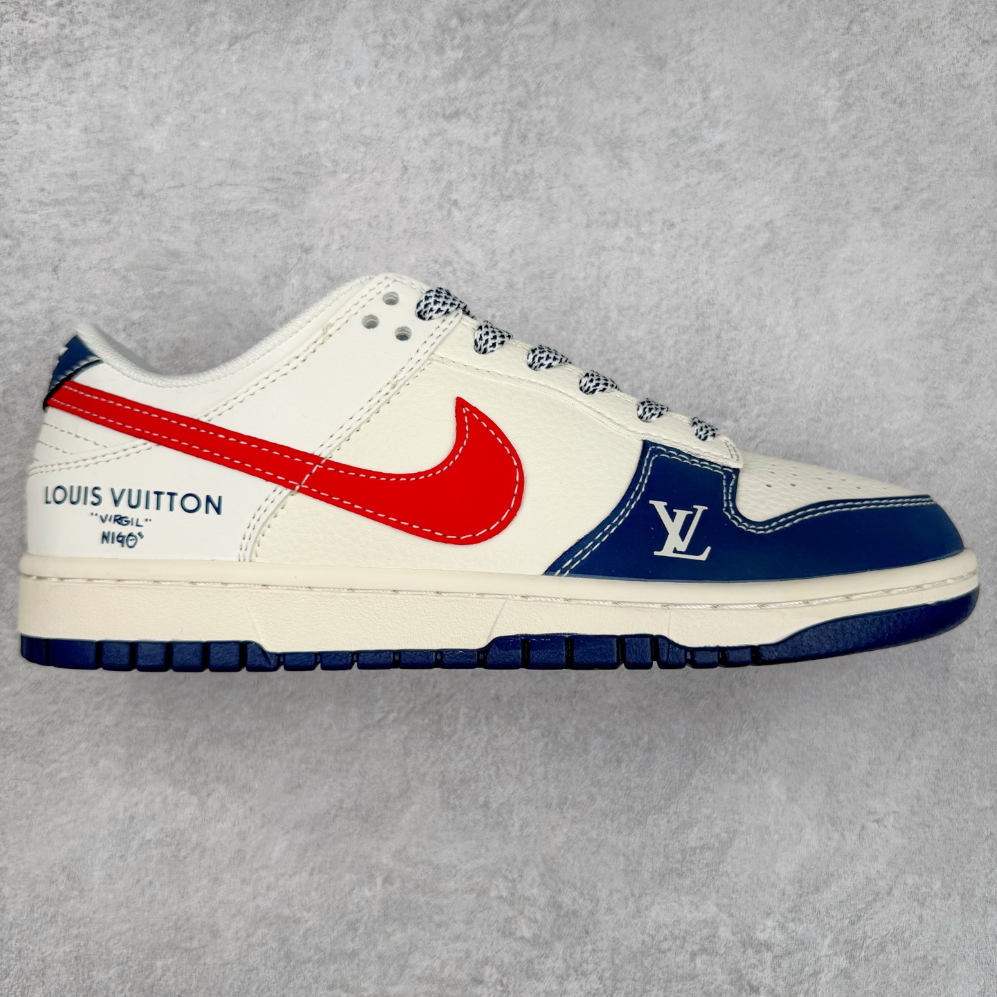 NK Dunk Low 定制配色 JJ2508-563 大厂出品 极力推荐 原装头层材料 独家版型蒸餾加工帶來的是更好的视觉和脚感体验大厂纯原品质出货 清洁度 电绣工艺 皮料切割干净无任何毛边 细节完美 实拍调校N版已经零色差零失真 百分百还原实物色彩所见即所得 不存在货不对板色差等低级问题 选购参考实物拍摄 不混卖不参货 只用心做好货严格选品 承诺混一赔十 尺码：36 36.5 37.5 38 38.5 39 40 40.5 41 42 42.5 43 44 44.5 45-选品中心