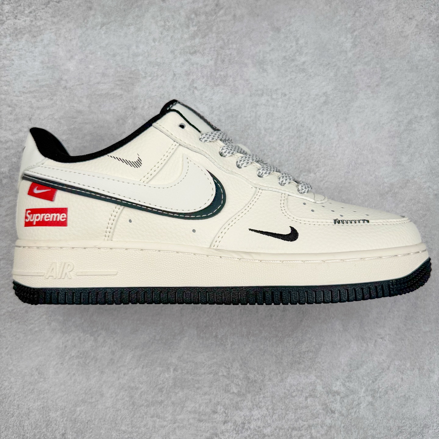 NK Air Force 1´07 Low 空军一号低帮百搭休闲运动板鞋 XS1958-545 柔软、弹性十足的缓震性能和出色的中底设计 横跨复古与现代的外型结合 造就出风靡全球 三十多年的Force 1 直到今天还深受青睐 实拍调校N版已经零色差零失真 百分百还原实物色彩所见即所得 不存在货不对板色差等低级问题 选购参考实物拍摄 不混卖不参货 只用心做好货严格选品 承诺混一赔十 尺码：36 36.5 37.5 38 38.5 39 40 40.5 41 42 42.5 43 44 44.5 45-选品中心