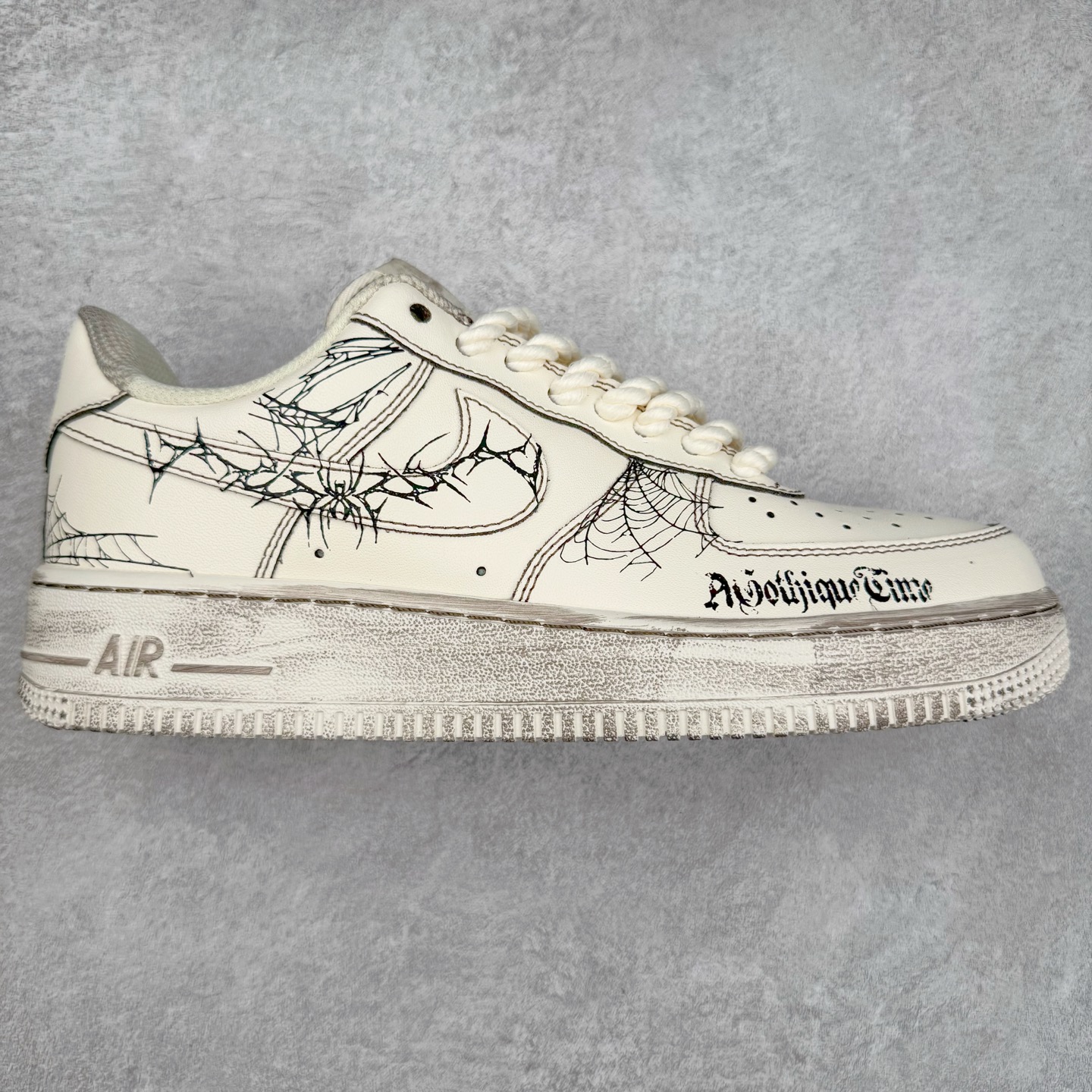 NK Air Force 1´07 Low 空军一号低帮百搭休闲运动板鞋 315221-333 柔软、弹性十足的缓震性能和出色的中底设计 横跨复古与现代的外型结合 造就出风靡全球 三十多年的Force 1 直到今天还深受青睐 实拍调校N版已经零色差零失真 百分百还原实物色彩所见即所得 不存在货不对板色差等低级问题 选购参考实物拍摄 不混卖不参货 只用心做好货严格选品 承诺混一赔十 尺码：36 36.5 37.5 38 38.5 39 40 40.5 41 42 42.5 43 44 44.5 45-选品中心