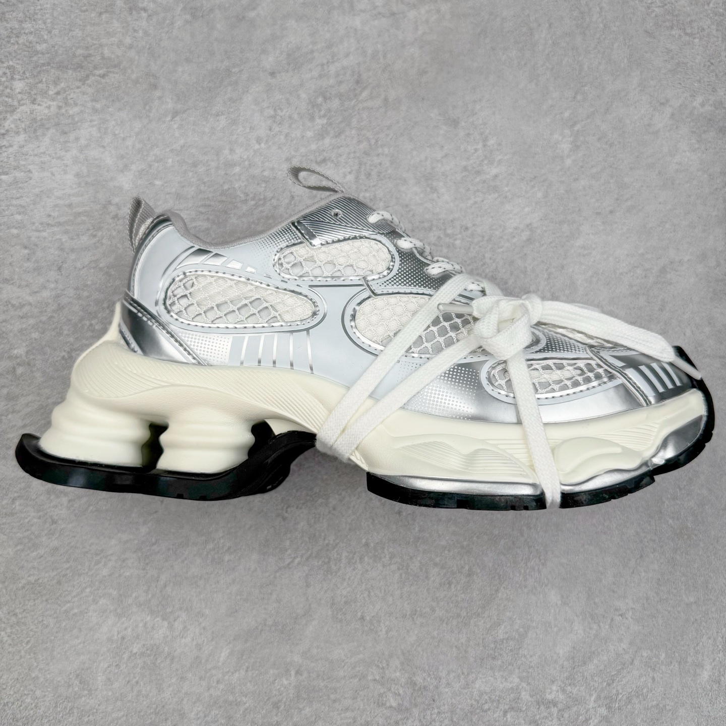 GG-CC 林允同款 5CM厚底增高 星河粒子 银白色 银角大王 月牙底绑带镂空老爹鞋 春日踏青舒适度和少女感GGCC 德训鞋界的白月光🌙 银白配色好温柔 镂空鞋面/侧边绑带/三层组合月牙底 柔软有弹性的月牙底和增加舒适度显腿长的5cm内增高 长时间走路和站立都不累脚舒适度和少女感 尺码：35 36 37 38 39 40-选品中心