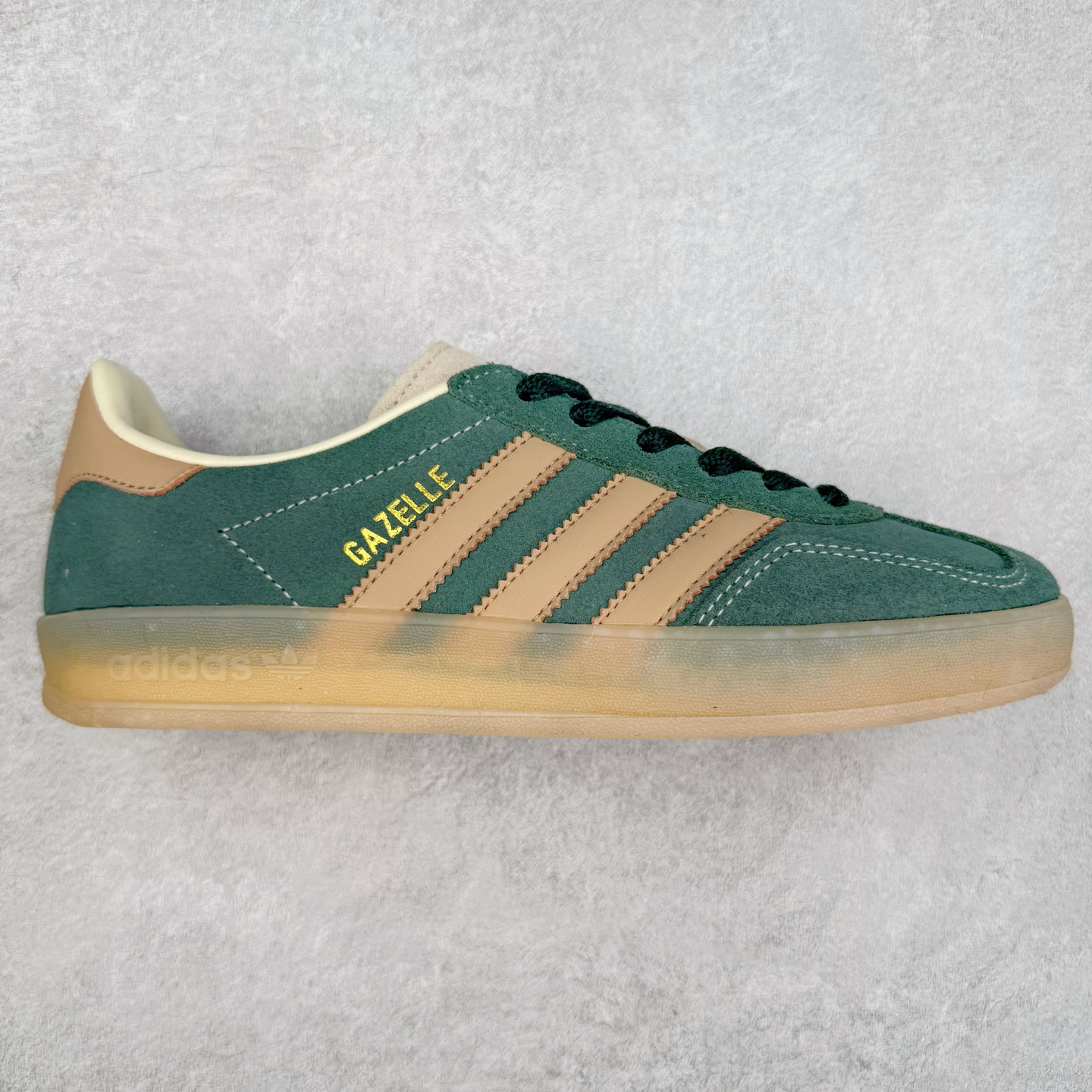 AD Gazelle Indoor Trainers 羚羊内训系列低帮复古百搭休闲运动德训风板鞋 JH5402 90年代经典的复刻版！自60年代以足球训练鞋面世以来,Gazelle就以其经典设计席卷全球。1991年版本的复刻,再造经典Gazelle。采用皮革打造,搭配浊色细节,让这款经典更加简约。尺码：36 36⅔ 37⅓ 38 38⅔ 39⅓ 40 40⅔ 41⅓ 42 42⅔ 43⅓ 44⅓ 44⅔ 45-选品中心