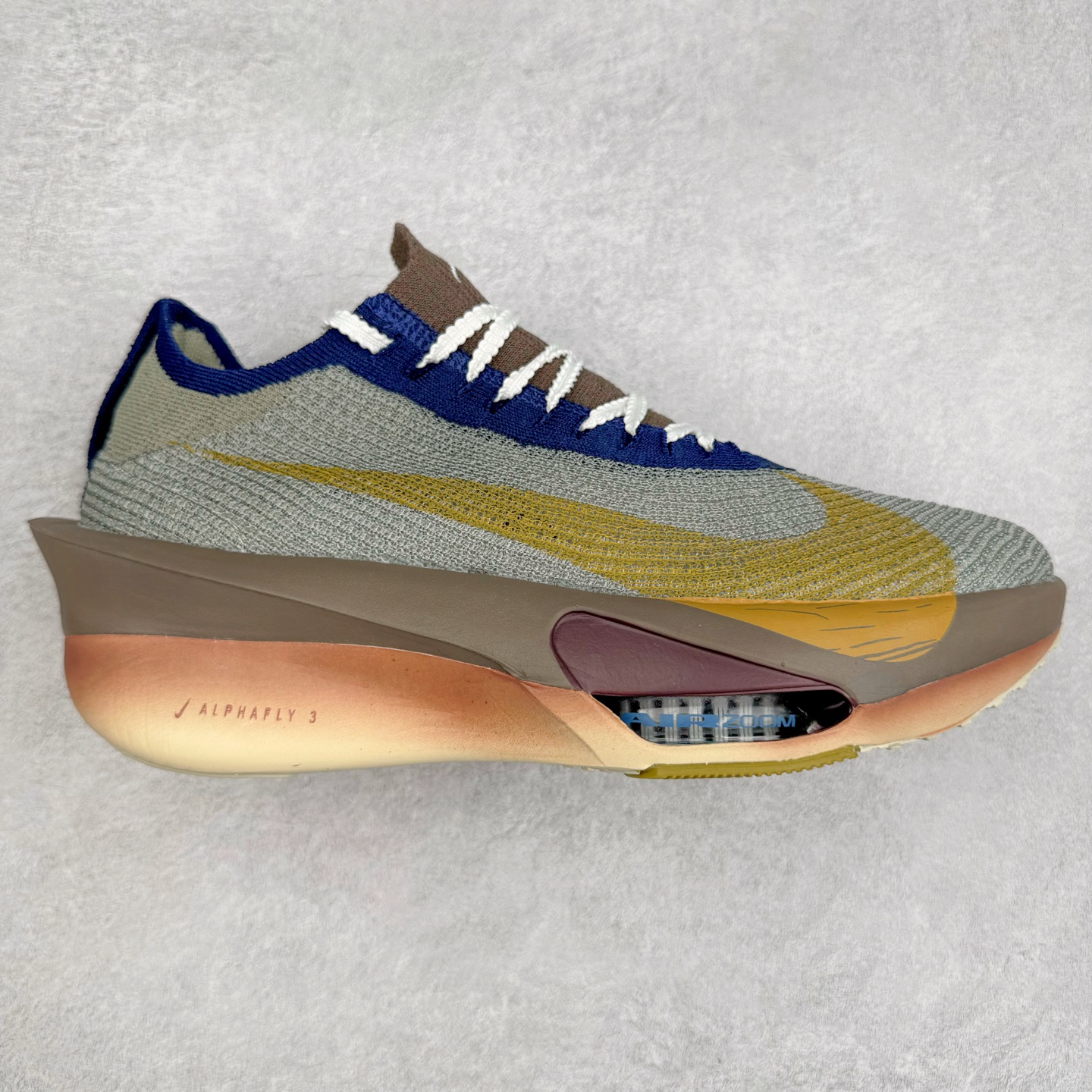 ＃纯原 NK Air Zoom Alphafly NEXT% 3 2024全新马拉松超级跑鞋 HV4318-320 有史以来最轻盈、测试次数最多的NK Alphafly 经过精英马拉松运动员的测试验证 并搭载Air Zoom气垫 旨在助力跑者实现突破 取得更佳的成绩 在开发过程中 Alphafly 3帮助耐克运动员凯尔文·基普图姆（Kelvin Kiptum）以2：00：35的成绩刷新了马拉松世界纪录 Alphafly的动力设计没有改变——Air Zoom气垫单元、Flyplate碳纤维板和ZoomX泡绵 但是整体系统的制作方法略有调整 优化和提升了对运动员的帮助 主要更新包括一体式鞋底 提供顺畅稳定的“后跟到脚趾”过渡；更宽的全长Flyplate碳纤维板提供稳定助推力 全新Fast Shot外底保证出色牵引力和抓地力 全新Atomknit 3.0鞋面提供更强的控制力、透气性和中足支撑力 尺码：36 36.5 37.5 38 38.5 39 40 40.5 41 42 42.5 43 44 44.5 45 46-选品中心