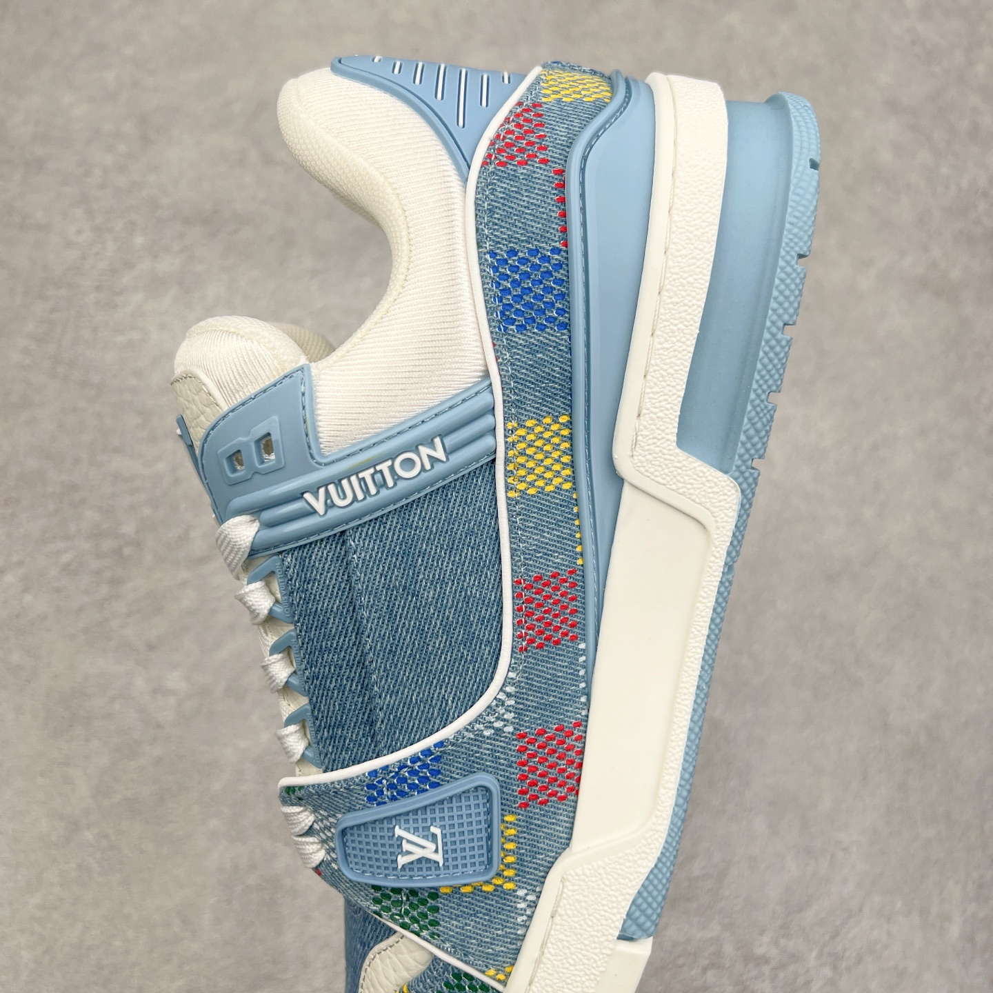 图片[7]-Louis Vuitton Trainer lv时装走秀运动鞋 完美鞋型超高的清洁度 零毛边线头瑕疵 全套原楦原纸版原鞋开模 全网最具灵魂的版型 正确原装黄色鞋盒 正确中底印花 鞋面印花3D高频深度立体 全鞋电脑针车 紧密相连 针距密度一致 环保乳胶注塑鞋垫 厚度脚感还原原版 皮面裁剪部位 统一油边封口工艺 原装橡胶大底含胶量大底组合零偏差 专柜全套包装 防尘袋 说明书 质保卡 男女鞋 尺码：35 36 37 38 39 40 41 42 43 44 45-选品中心