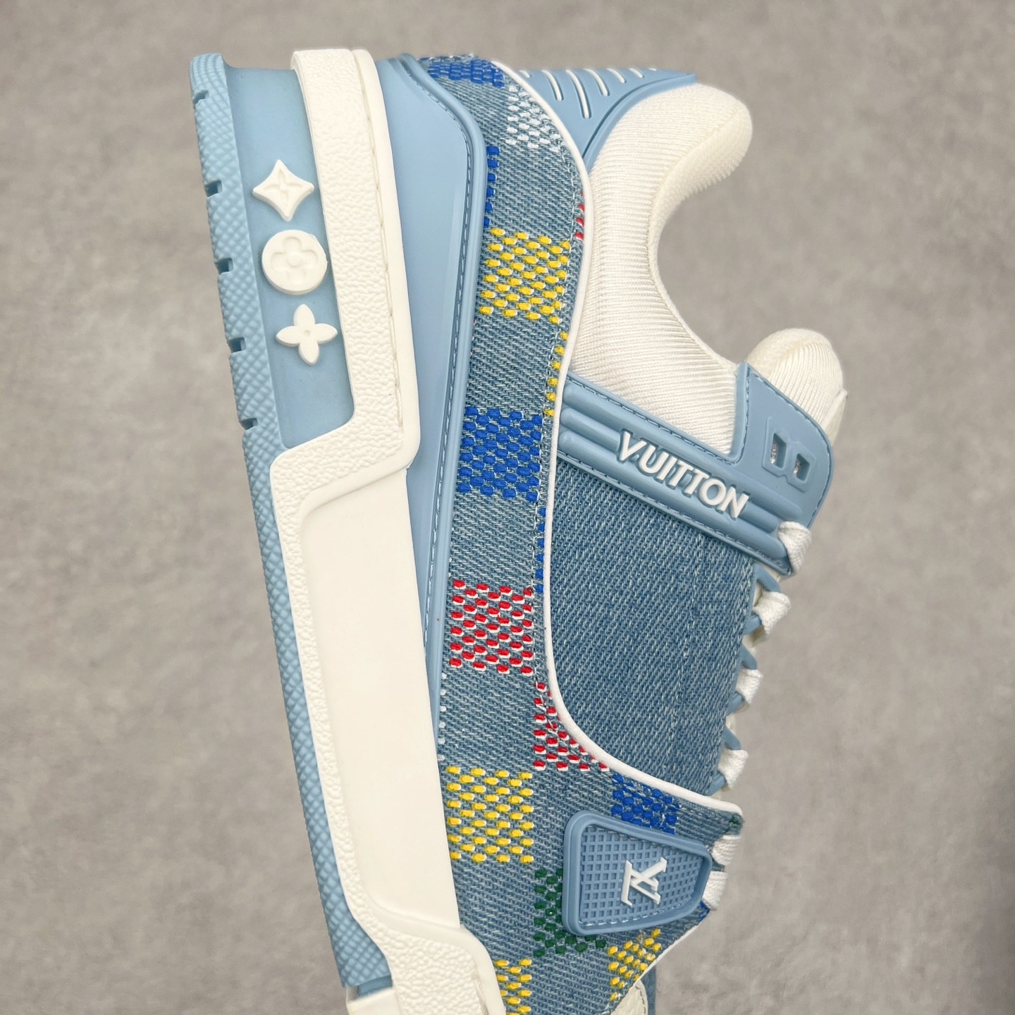 图片[6]-Louis Vuitton Trainer lv时装走秀运动鞋 完美鞋型超高的清洁度 零毛边线头瑕疵 全套原楦原纸版原鞋开模 全网最具灵魂的版型 正确原装黄色鞋盒 正确中底印花 鞋面印花3D高频深度立体 全鞋电脑针车 紧密相连 针距密度一致 环保乳胶注塑鞋垫 厚度脚感还原原版 皮面裁剪部位 统一油边封口工艺 原装橡胶大底含胶量大底组合零偏差 专柜全套包装 防尘袋 说明书 质保卡 男女鞋 尺码：35 36 37 38 39 40 41 42 43 44 45-选品中心