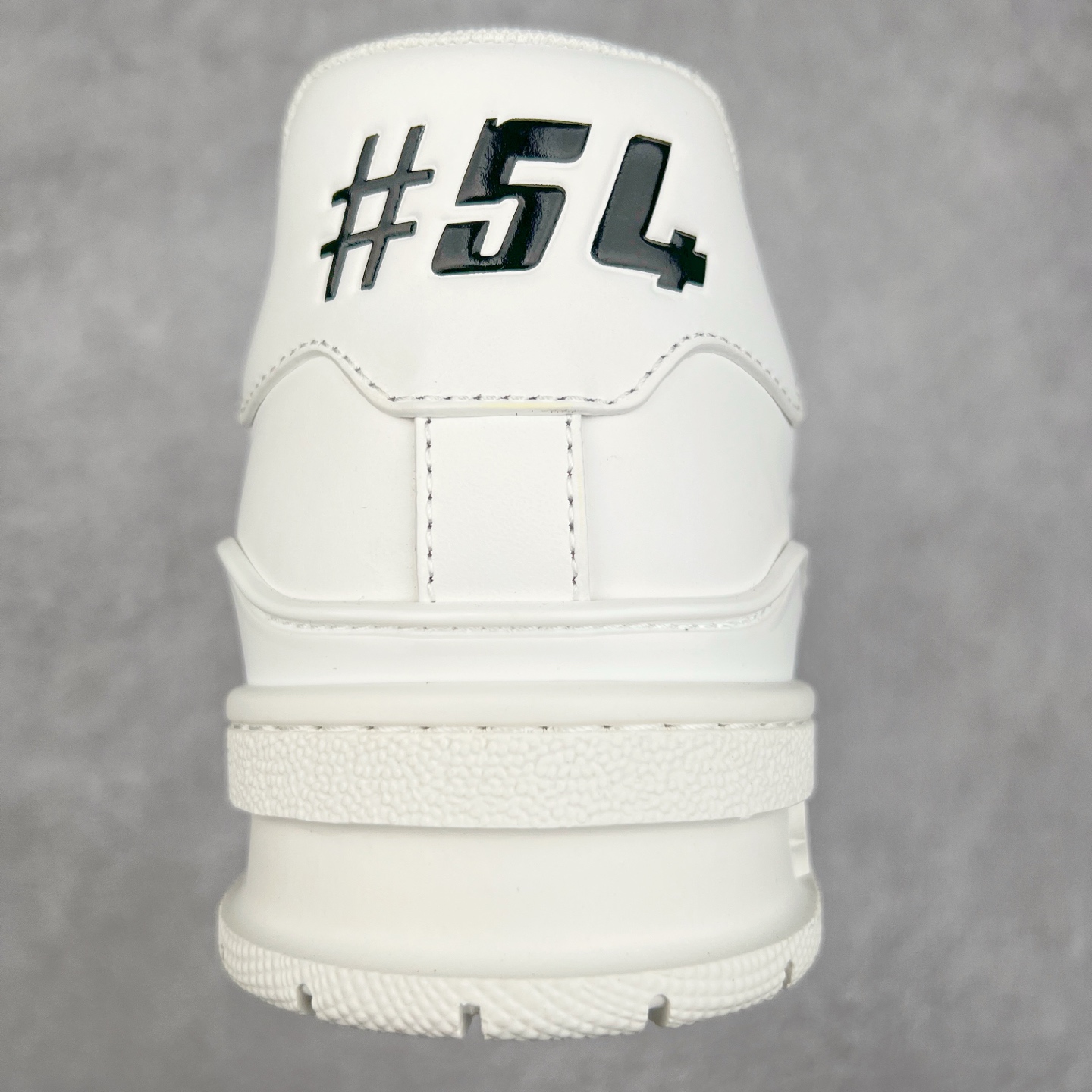 图片[8]-Louis Vuitton Trainer lv时装走秀运动鞋 完美鞋型超高的清洁度 零毛边线头瑕疵 全套原楦原纸版原鞋开模 全网最具灵魂的版型 正确原装黄色鞋盒 正确中底印花 鞋面印花3D高频深度立体 全鞋电脑针车 紧密相连 针距密度一致 环保乳胶注塑鞋垫 厚度脚感还原原版 皮面裁剪部位 统一油边封口工艺 原装橡胶大底含胶量大底组合零偏差 专柜全套包装 防尘袋 说明书 质保卡 男女鞋 尺码：35 36 37 38 39 40 41 42 43 44 45-选品中心