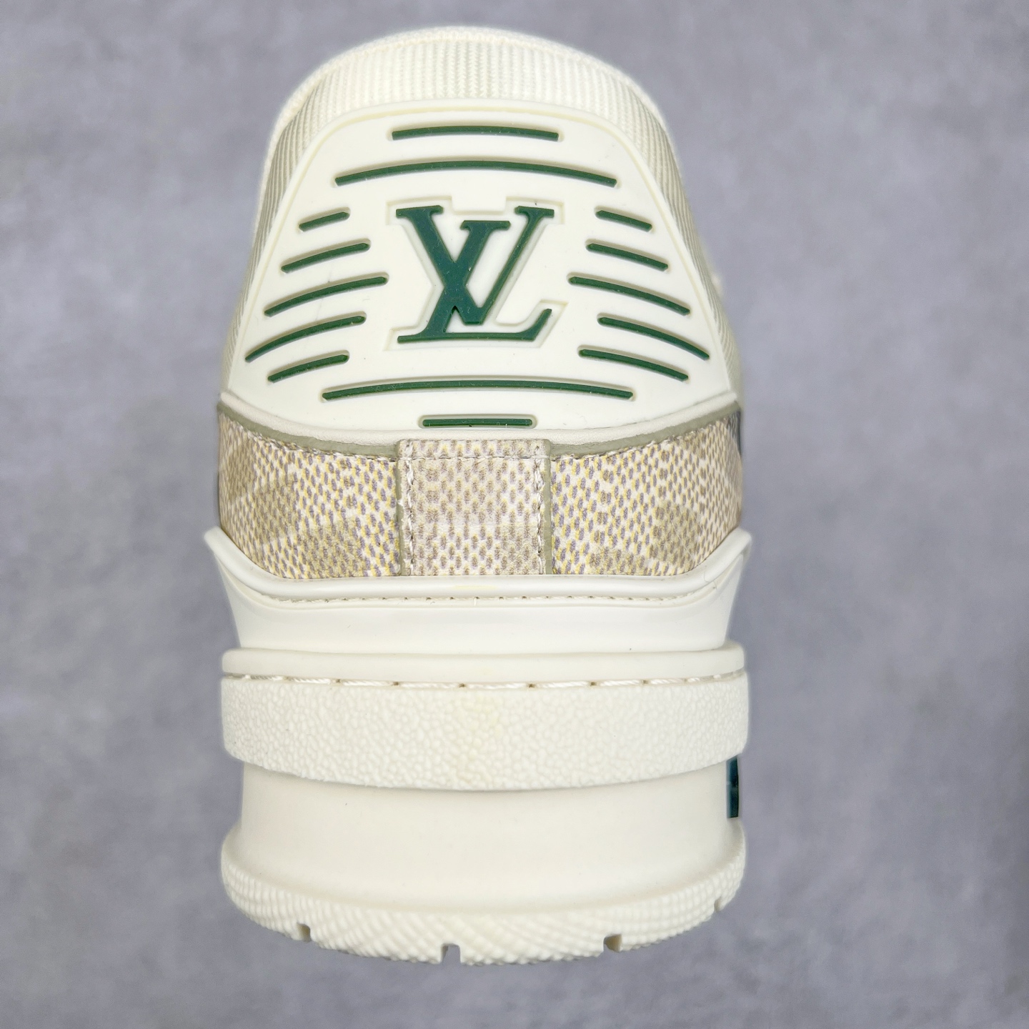 图片[8]-Louis Vuitton Trainer lv时装走秀运动鞋 完美鞋型超高的清洁度 零毛边线头瑕疵 全套原楦原纸版原鞋开模 全网最具灵魂的版型 正确原装黄色鞋盒 正确中底印花 鞋面印花3D高频深度立体 全鞋电脑针车 紧密相连 针距密度一致 环保乳胶注塑鞋垫 厚度脚感还原原版 皮面裁剪部位 统一油边封口工艺 原装橡胶大底含胶量大底组合零偏差 专柜全套包装 防尘袋 说明书 质保卡 男女鞋 尺码：35 36 37 38 39 40 41 42 43 44 45-选品中心