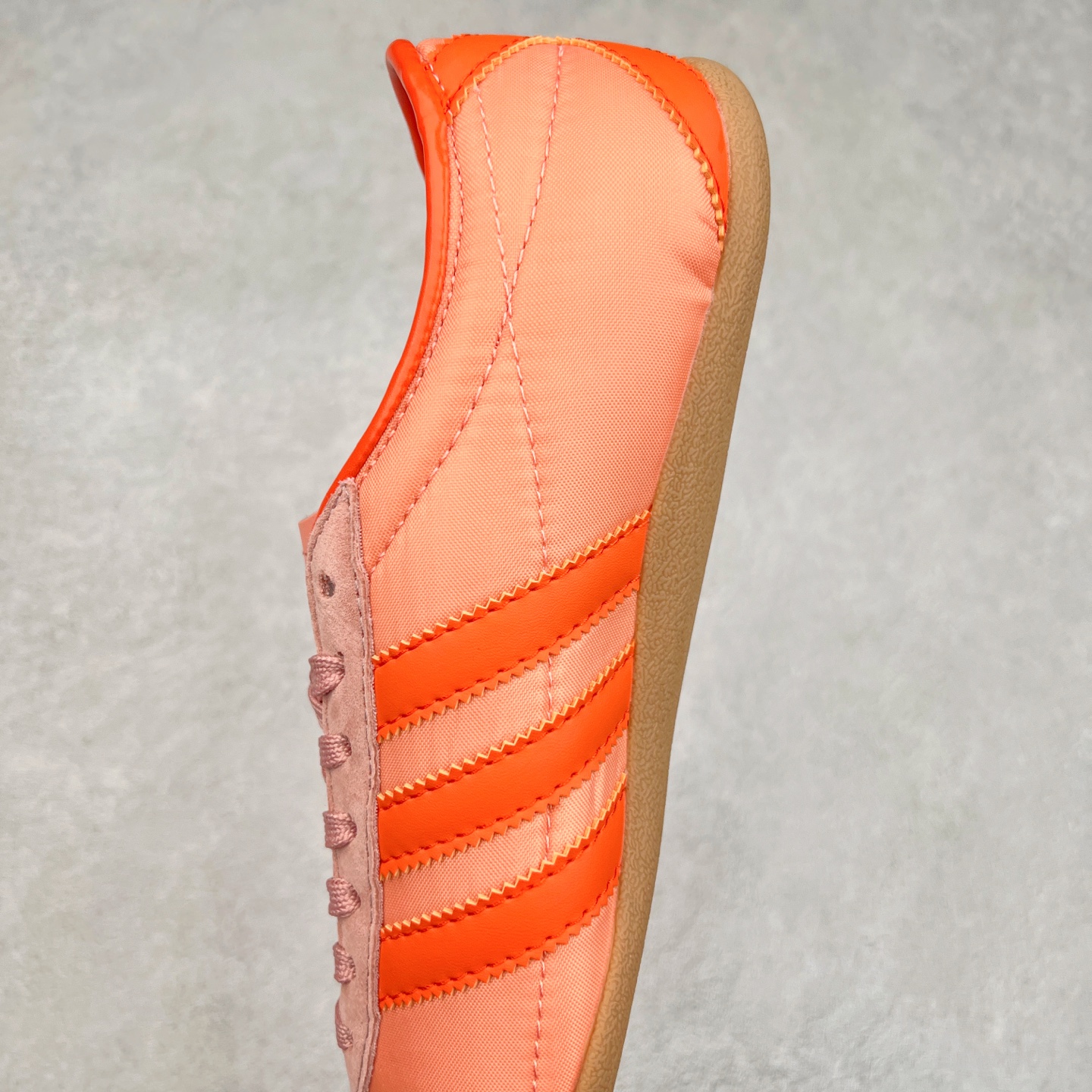 图片[7]-AD Originals Tokyo 东京限定系列复古百搭薄底德训风低帮休闲运动T头鞋 JI3297 ORIGINALS 挖掘复古运动基因，文 将经典与现代完美融合，推出薄底鞋系列，引起潮流趋势。此次COSTS带来的是ADIDAS ORIGINALS TOKYO系列黑白两款百搭配色，鞋款鞋面舒适贴合脚面， 同时采用柔软材质，穿着轻便舒适；中底缓震性能，鞋底有一定弹性，日常穿搭舒适且防滑。尺码：35⅔ 36 36⅔ 37⅓ 38 38⅔ 39⅓ 40 40⅔ 41⅓ 42 42⅔ 43⅓ 44 45-选品中心