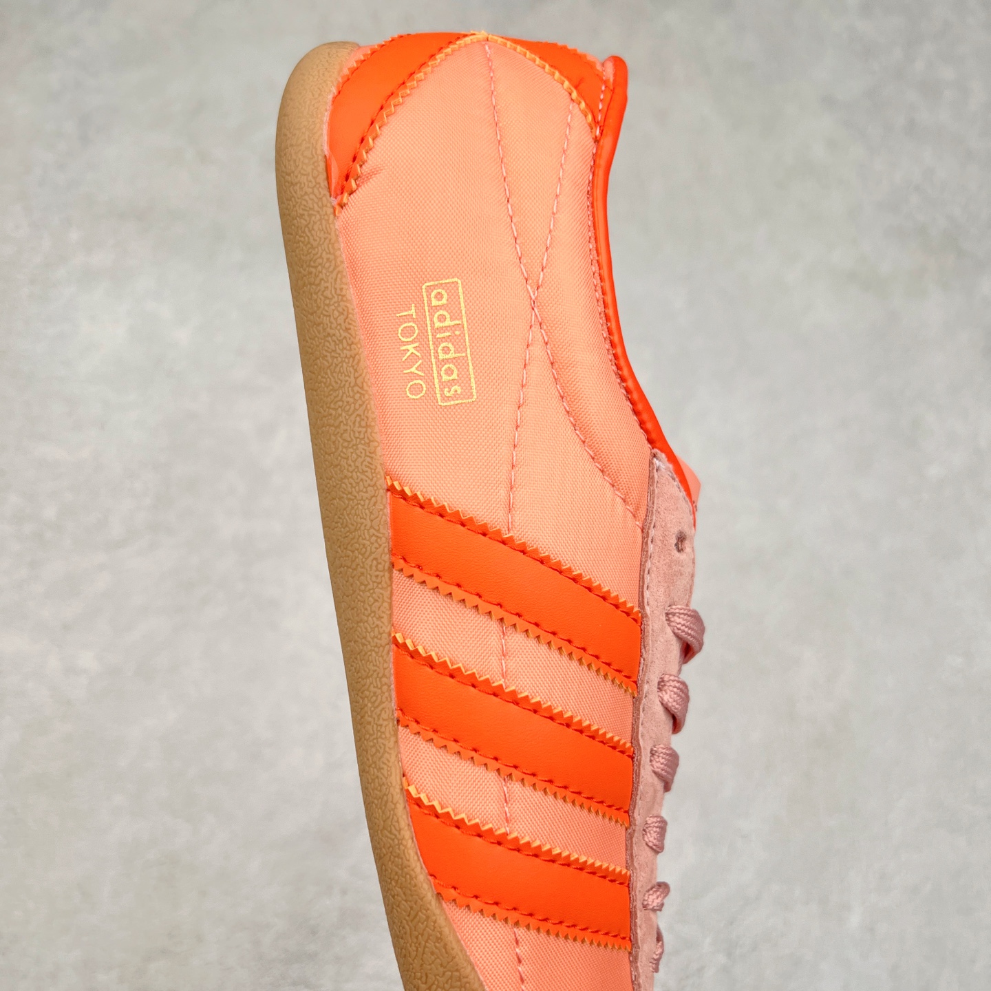 图片[6]-AD Originals Tokyo 东京限定系列复古百搭薄底德训风低帮休闲运动T头鞋 JI3297 ORIGINALS 挖掘复古运动基因，文 将经典与现代完美融合，推出薄底鞋系列，引起潮流趋势。此次COSTS带来的是ADIDAS ORIGINALS TOKYO系列黑白两款百搭配色，鞋款鞋面舒适贴合脚面， 同时采用柔软材质，穿着轻便舒适；中底缓震性能，鞋底有一定弹性，日常穿搭舒适且防滑。尺码：35⅔ 36 36⅔ 37⅓ 38 38⅔ 39⅓ 40 40⅔ 41⅓ 42 42⅔ 43⅓ 44 45-选品中心