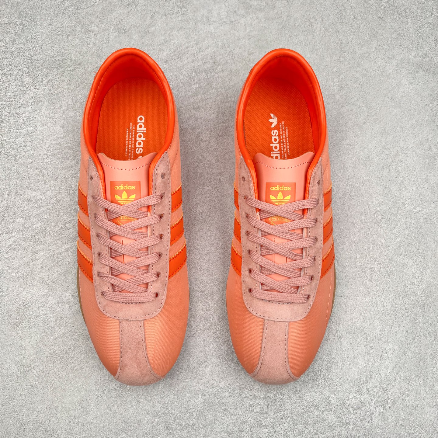 图片[2]-AD Originals Tokyo 东京限定系列复古百搭薄底德训风低帮休闲运动T头鞋 JI3297 ORIGINALS 挖掘复古运动基因，文 将经典与现代完美融合，推出薄底鞋系列，引起潮流趋势。此次COSTS带来的是ADIDAS ORIGINALS TOKYO系列黑白两款百搭配色，鞋款鞋面舒适贴合脚面， 同时采用柔软材质，穿着轻便舒适；中底缓震性能，鞋底有一定弹性，日常穿搭舒适且防滑。尺码：35⅔ 36 36⅔ 37⅓ 38 38⅔ 39⅓ 40 40⅔ 41⅓ 42 42⅔ 43⅓ 44 45-选品中心