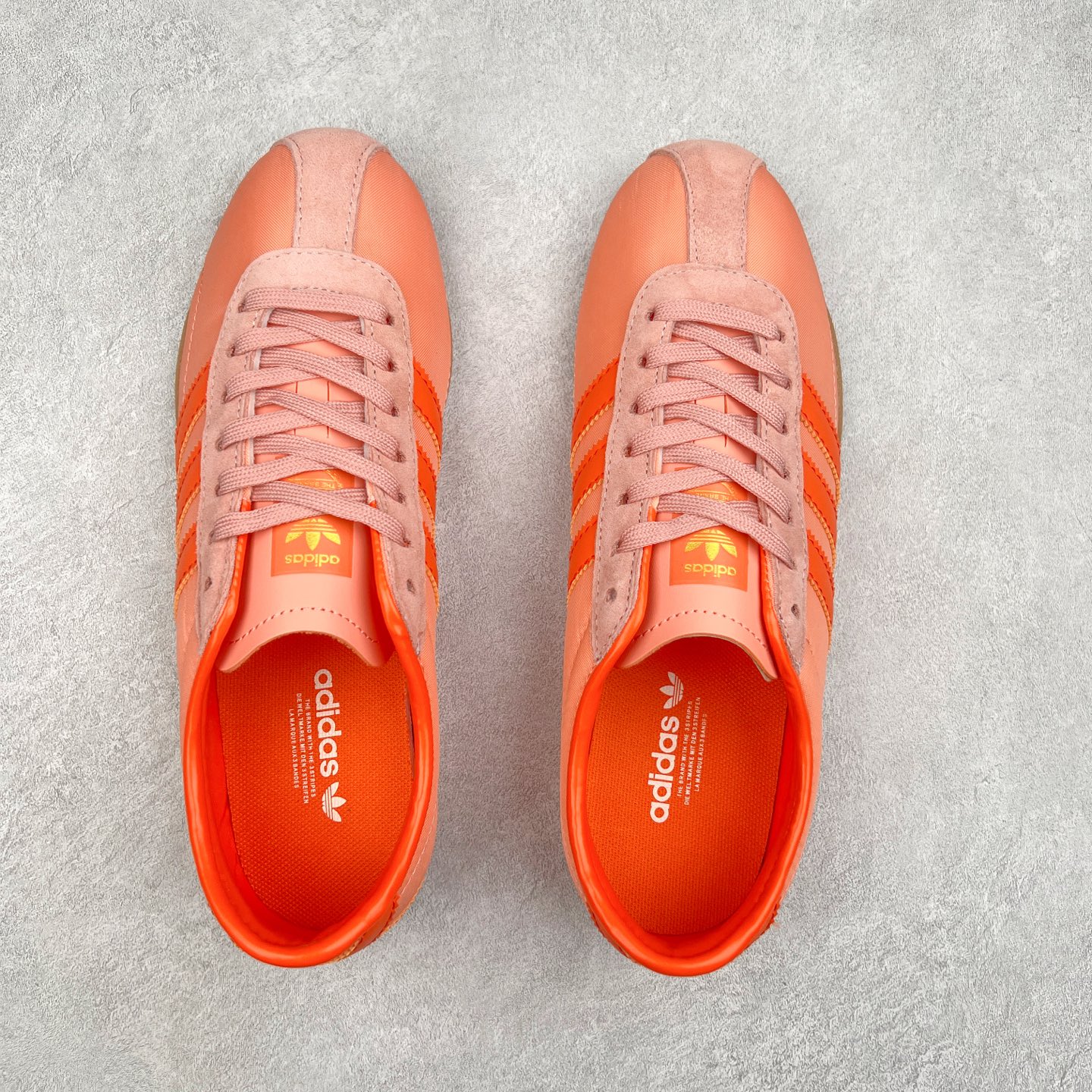 图片[3]-AD Originals Tokyo 东京限定系列复古百搭薄底德训风低帮休闲运动T头鞋 JI3297 ORIGINALS 挖掘复古运动基因，文 将经典与现代完美融合，推出薄底鞋系列，引起潮流趋势。此次COSTS带来的是ADIDAS ORIGINALS TOKYO系列黑白两款百搭配色，鞋款鞋面舒适贴合脚面， 同时采用柔软材质，穿着轻便舒适；中底缓震性能，鞋底有一定弹性，日常穿搭舒适且防滑。尺码：35⅔ 36 36⅔ 37⅓ 38 38⅔ 39⅓ 40 40⅔ 41⅓ 42 42⅔ 43⅓ 44 45-选品中心