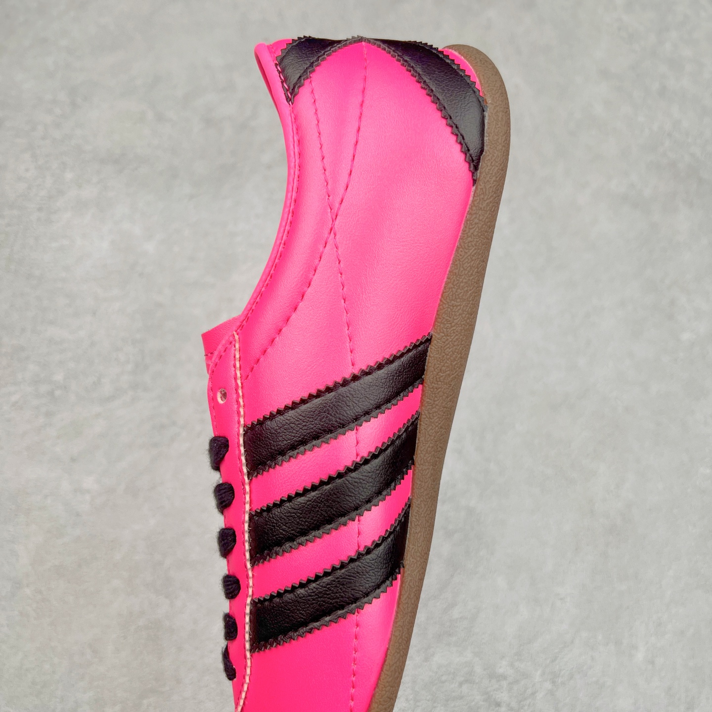 图片[7]-AD Originals Tokyo 东京限定系列复古百搭薄底德训风低帮休闲运动T头鞋 JQ3025 ORIGINALS 挖掘复古运动基因，文 将经典与现代完美融合，推出薄底鞋系列，引起潮流趋势。此次COSTS带来的是ADIDAS ORIGINALS TOKYO系列黑白两款百搭配色，鞋款鞋面舒适贴合脚面， 同时采用柔软材质，穿着轻便舒适；中底缓震性能，鞋底有一定弹性，日常穿搭舒适且防滑。尺码：35⅔ 36 36⅔ 37⅓ 38 38⅔ 39⅓ 40 40⅔ 41⅓ 42 42⅔ 43⅓ 44 45-选品中心