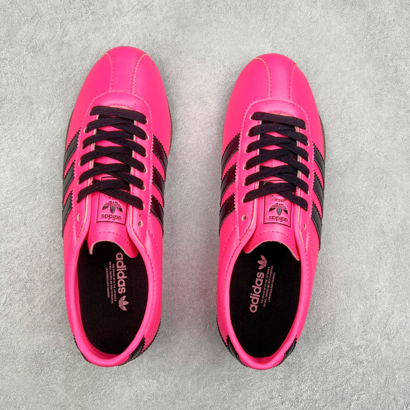 图片[3]-AD Originals Tokyo 东京限定系列复古百搭薄底德训风低帮休闲运动T头鞋 JQ3025 ORIGINALS 挖掘复古运动基因，文 将经典与现代完美融合，推出薄底鞋系列，引起潮流趋势。此次COSTS带来的是ADIDAS ORIGINALS TOKYO系列黑白两款百搭配色，鞋款鞋面舒适贴合脚面， 同时采用柔软材质，穿着轻便舒适；中底缓震性能，鞋底有一定弹性，日常穿搭舒适且防滑。尺码：35⅔ 36 36⅔ 37⅓ 38 38⅔ 39⅓ 40 40⅔ 41⅓ 42 42⅔ 43⅓ 44 45-选品中心