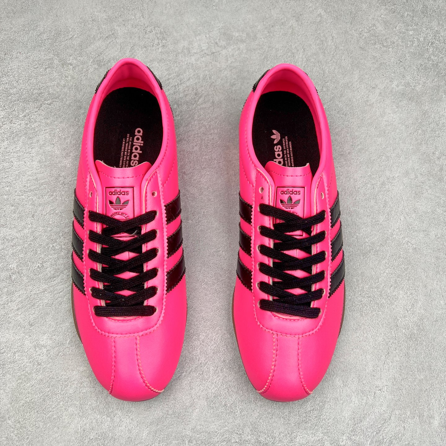 图片[2]-AD Originals Tokyo 东京限定系列复古百搭薄底德训风低帮休闲运动T头鞋 JQ3025 ORIGINALS 挖掘复古运动基因，文 将经典与现代完美融合，推出薄底鞋系列，引起潮流趋势。此次COSTS带来的是ADIDAS ORIGINALS TOKYO系列黑白两款百搭配色，鞋款鞋面舒适贴合脚面， 同时采用柔软材质，穿着轻便舒适；中底缓震性能，鞋底有一定弹性，日常穿搭舒适且防滑。尺码：35⅔ 36 36⅔ 37⅓ 38 38⅔ 39⅓ 40 40⅔ 41⅓ 42 42⅔ 43⅓ 44 45-选品中心