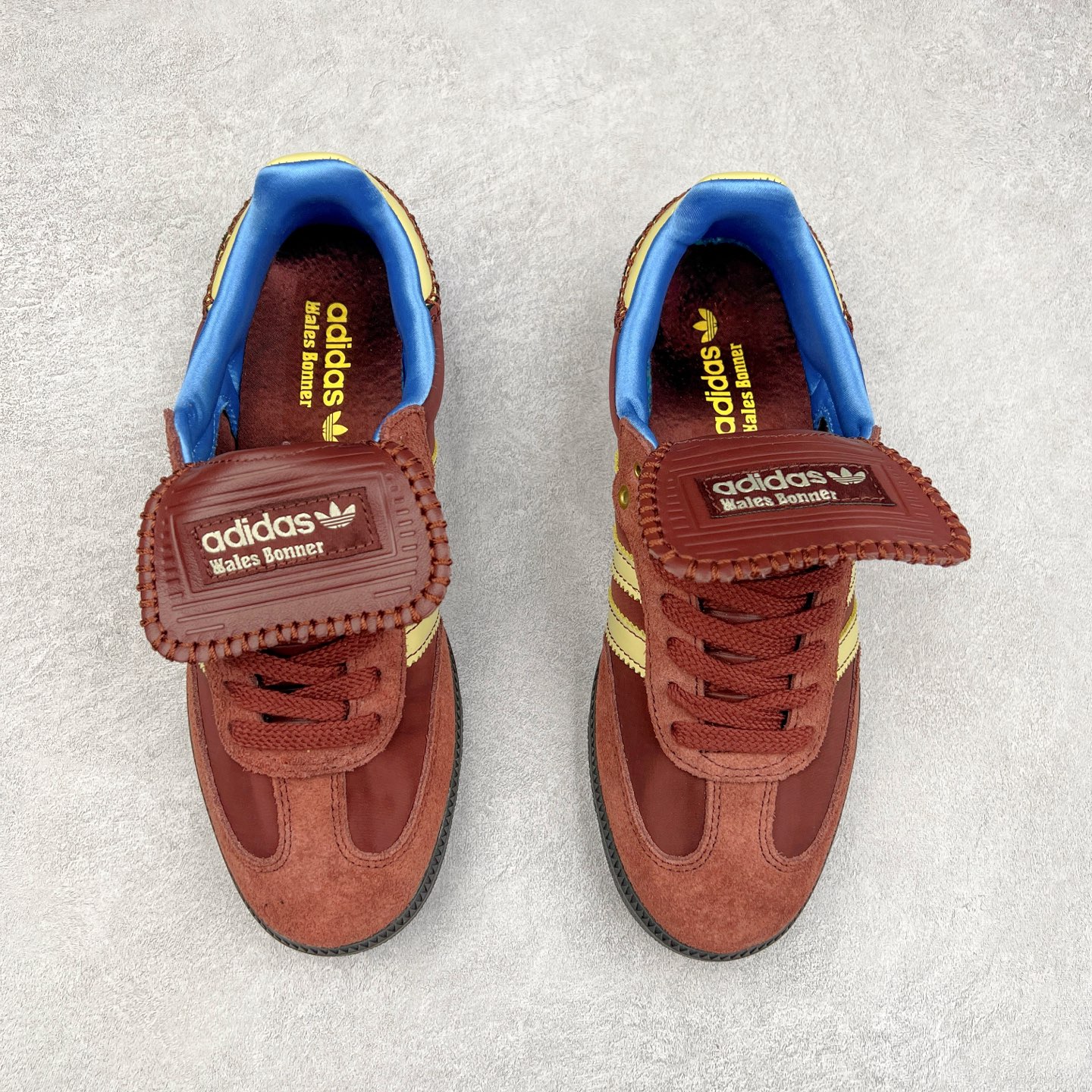 图片[2]-＃纯原福利 Wales Bonner x AD Originals Samba Classic 桑巴舞系列绅士德训足球风百搭低帮休闲运动板鞋 ID0217 伦敦时装品牌 Wales Bonner 携手Originals 打造 2022 最新春夏联名系列。本次为双方的第四度合作，灵感汲取了设计师 Grace Wales Bonner 对于 70、80 年代 Burkina Faso 音乐、摄影方面的研究，选择 Country 与 Samba 两双经典鞋款进行打造。随着 SAMBA 热风的不断席卷，不少品牌与 adidas Originals 的例行合作款式也逐渐受人关注。目前已经曝光两款全新合作鞋款的 Wales Bonner 如今再度曝光一款全新配色 SAMBA 联名。此次合作款式主打亮银反光配色，丝线编织三道杠以及加长鞋舌设计，想必穿着起来回头率也是不低！尺码：35⅔ 36 36⅔ 37⅓ 38 38⅔ 39⅓ 40 40⅔ 41⅓ 42 42⅔ 43⅓ 44 44⅔ 45-选品中心