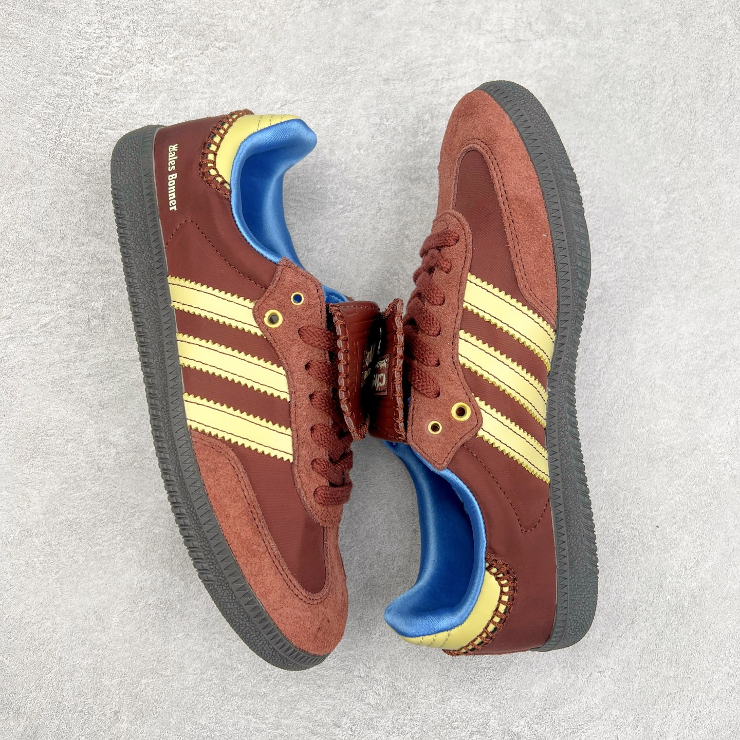 图片[3]-＃纯原福利 Wales Bonner x AD Originals Samba Classic 桑巴舞系列绅士德训足球风百搭低帮休闲运动板鞋 ID0217 伦敦时装品牌 Wales Bonner 携手Originals 打造 2022 最新春夏联名系列。本次为双方的第四度合作，灵感汲取了设计师 Grace Wales Bonner 对于 70、80 年代 Burkina Faso 音乐、摄影方面的研究，选择 Country 与 Samba 两双经典鞋款进行打造。随着 SAMBA 热风的不断席卷，不少品牌与 adidas Originals 的例行合作款式也逐渐受人关注。目前已经曝光两款全新合作鞋款的 Wales Bonner 如今再度曝光一款全新配色 SAMBA 联名。此次合作款式主打亮银反光配色，丝线编织三道杠以及加长鞋舌设计，想必穿着起来回头率也是不低！尺码：35⅔ 36 36⅔ 37⅓ 38 38⅔ 39⅓ 40 40⅔ 41⅓ 42 42⅔ 43⅓ 44 44⅔ 45-选品中心