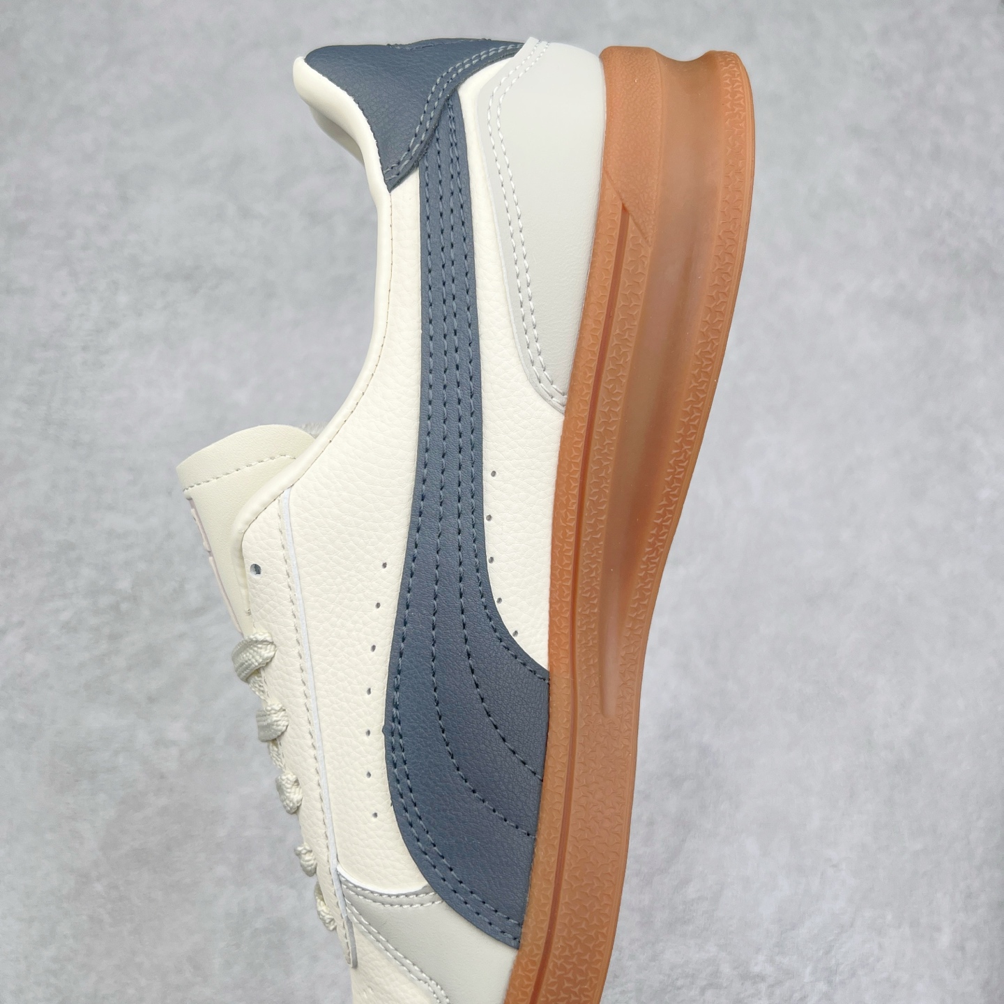 图片[7]-PUMA INDOOR OG 彪马舒适轻盈防滑耐磨 低帮板鞋 实拍调校N版已经零色差零失真 百分百还原实物色彩所见即所得 不存在货不对板色差等低级问题 选购参考实物拍摄 不混卖不参货 只用心做好货严格选品 承诺混一赔十 尺码：36 36.5 37.5 38 38.5 39 40 40.5 41 42 42.5 43 44 44.5 45-选品中心