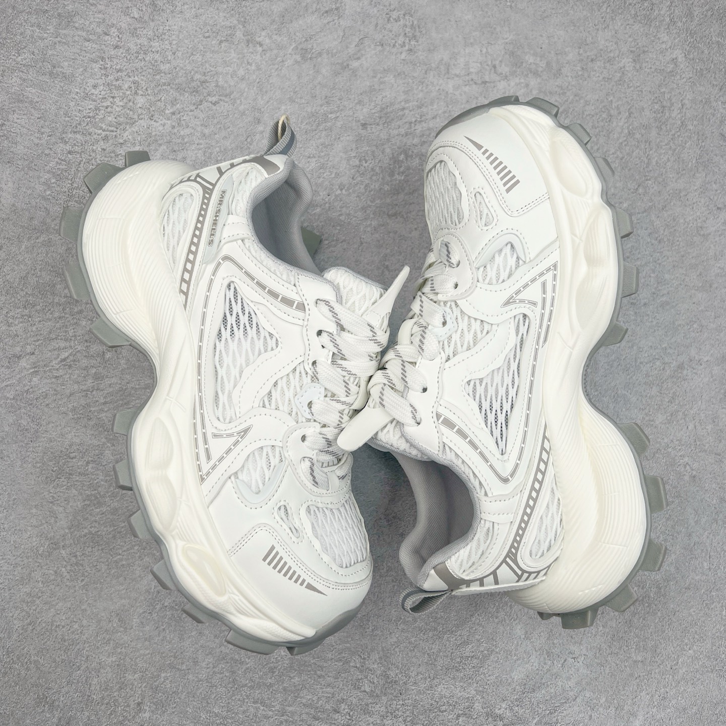 图片[3]-GG-CC Chunky Low休闲时尚运动厚底增高老爹鞋系列 广东大厂出品 完美细节 25ss春季新款厚底增高 大长腿 时髦look轻松定格 不费力展现率性氛围 高档银盒 酷帅机能风不规则设计大底 双鞋带拼色造型设计 轻便舒适百搭 GGcc厚底增高不管怎么搭都好看~ 尺码：35 36 37 38 39 40-选品中心