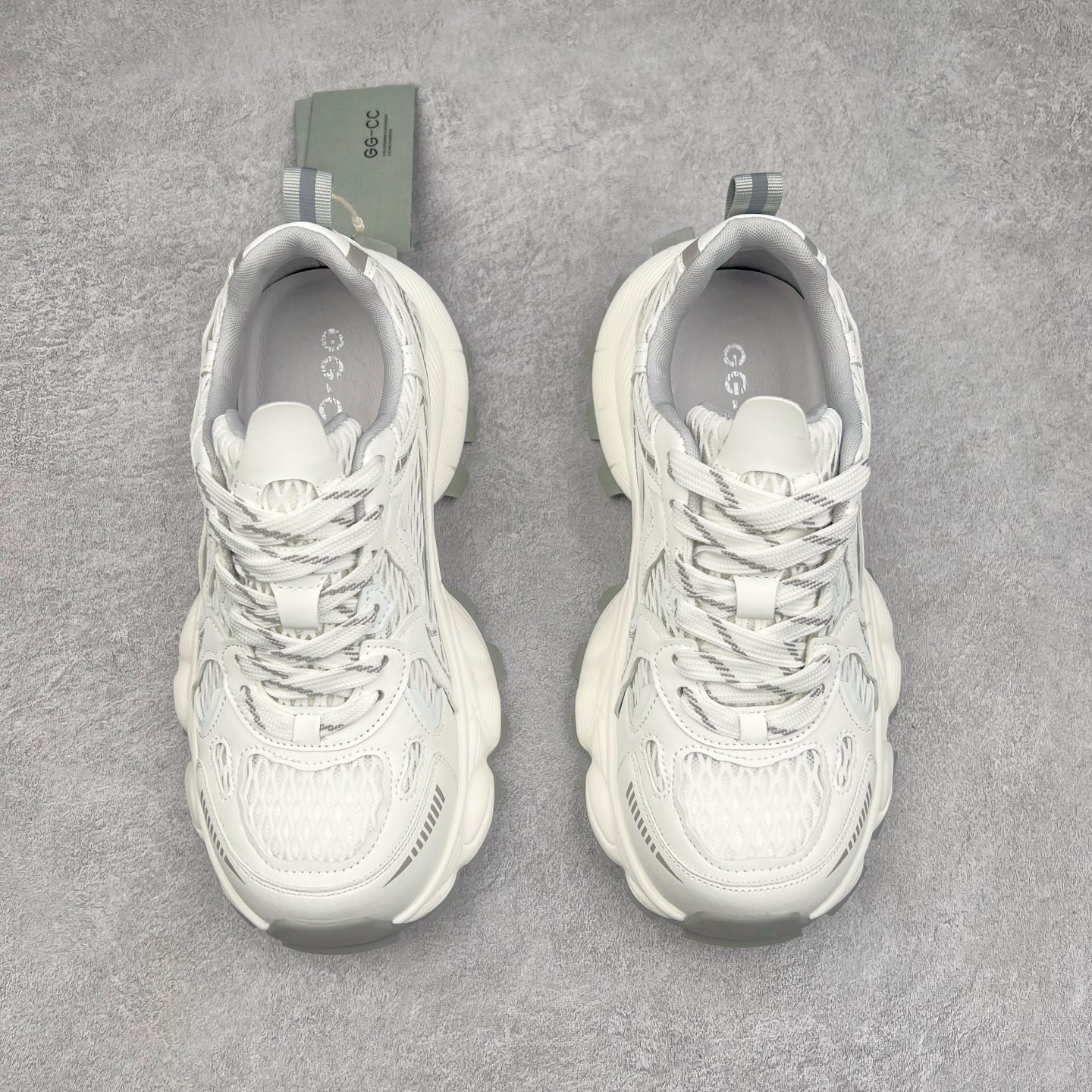 图片[2]-GG-CC Chunky Low休闲时尚运动厚底增高老爹鞋系列 广东大厂出品 完美细节 25ss春季新款厚底增高 大长腿 时髦look轻松定格 不费力展现率性氛围 高档银盒 酷帅机能风不规则设计大底 双鞋带拼色造型设计 轻便舒适百搭 GGcc厚底增高不管怎么搭都好看~ 尺码：35 36 37 38 39 40-选品中心