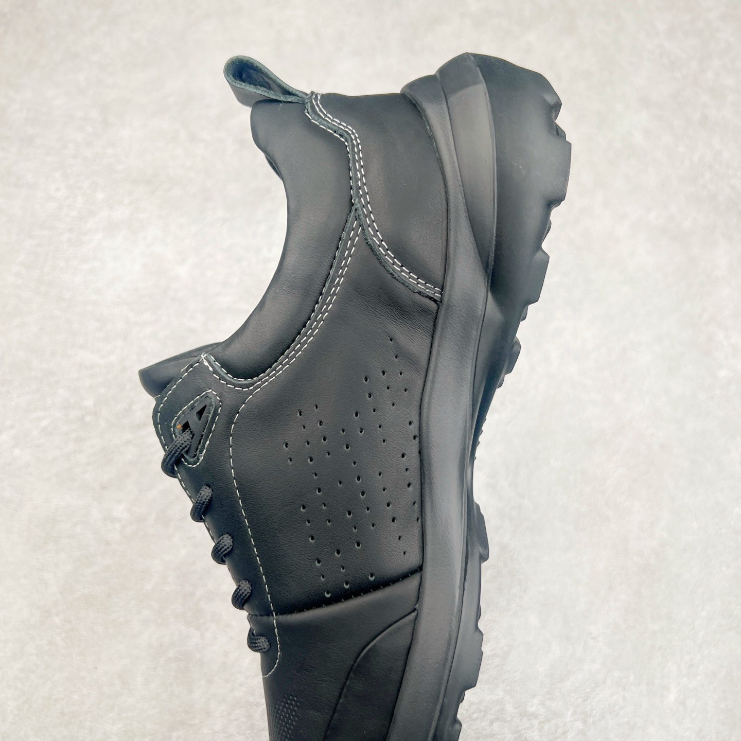 图片[7]-ECCO爱步新款户外鞋缓震耐磨越野跑鞋男健步BIOMC系列 鞋面采用臻选牛皮，质感丰富 脚感柔软舒适贴合的穿着体验 直接注塑工艺连接鞋面与鞋底 一体成型，合脚稳固 自然律动科技，符合人体工学鞋楦 贴近足部天然形态 橡胶外底，适应多种地形，提供强劲抓地力与耐磨性 灵活稳定 越野无束 尺码：38 39 40 41 42 43 44 （皮鞋码）-选品中心