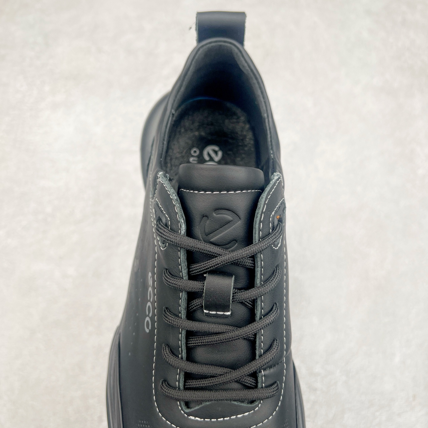 图片[5]-ECCO爱步新款户外鞋缓震耐磨越野跑鞋男健步BIOMC系列 鞋面采用臻选牛皮，质感丰富 脚感柔软舒适贴合的穿着体验 直接注塑工艺连接鞋面与鞋底 一体成型，合脚稳固 自然律动科技，符合人体工学鞋楦 贴近足部天然形态 橡胶外底，适应多种地形，提供强劲抓地力与耐磨性 灵活稳定 越野无束 尺码：38 39 40 41 42 43 44 （皮鞋码）-选品中心