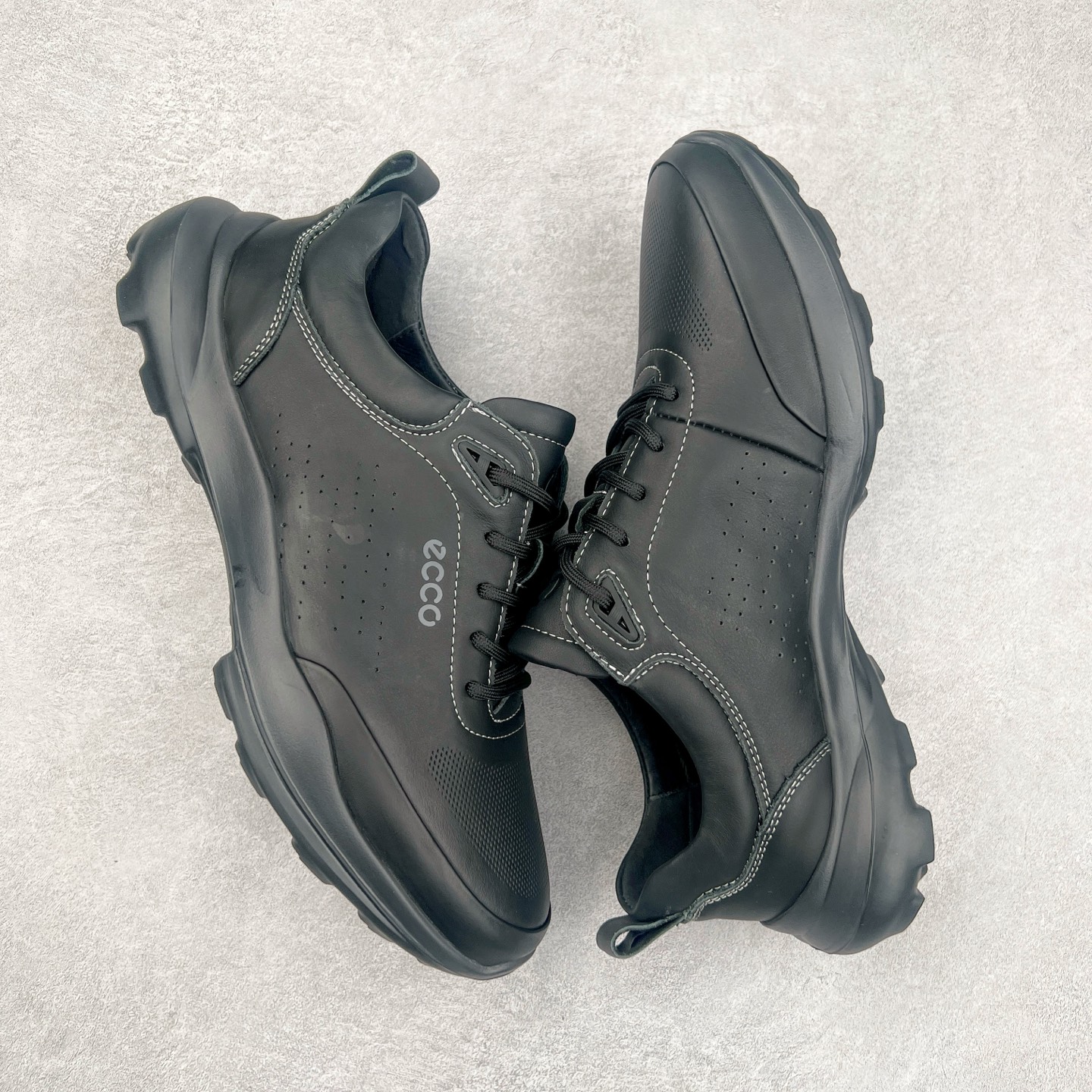 图片[3]-ECCO爱步新款户外鞋缓震耐磨越野跑鞋男健步BIOMC系列 鞋面采用臻选牛皮，质感丰富 脚感柔软舒适贴合的穿着体验 直接注塑工艺连接鞋面与鞋底 一体成型，合脚稳固 自然律动科技，符合人体工学鞋楦 贴近足部天然形态 橡胶外底，适应多种地形，提供强劲抓地力与耐磨性 灵活稳定 越野无束 尺码：38 39 40 41 42 43 44 （皮鞋码）-选品中心