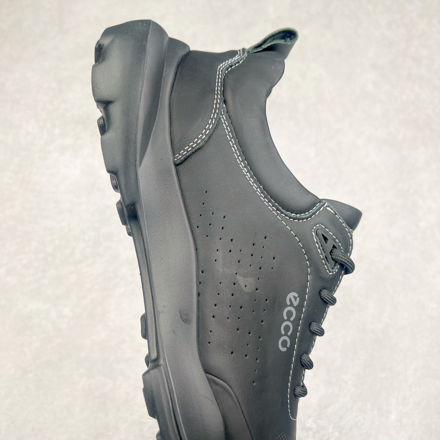 图片[6]-ECCO爱步新款户外鞋缓震耐磨越野跑鞋男健步BIOMC系列 鞋面采用臻选牛皮，质感丰富 脚感柔软舒适贴合的穿着体验 直接注塑工艺连接鞋面与鞋底 一体成型，合脚稳固 自然律动科技，符合人体工学鞋楦 贴近足部天然形态 橡胶外底，适应多种地形，提供强劲抓地力与耐磨性 灵活稳定 越野无束 尺码：38 39 40 41 42 43 44 （皮鞋码）-选品中心