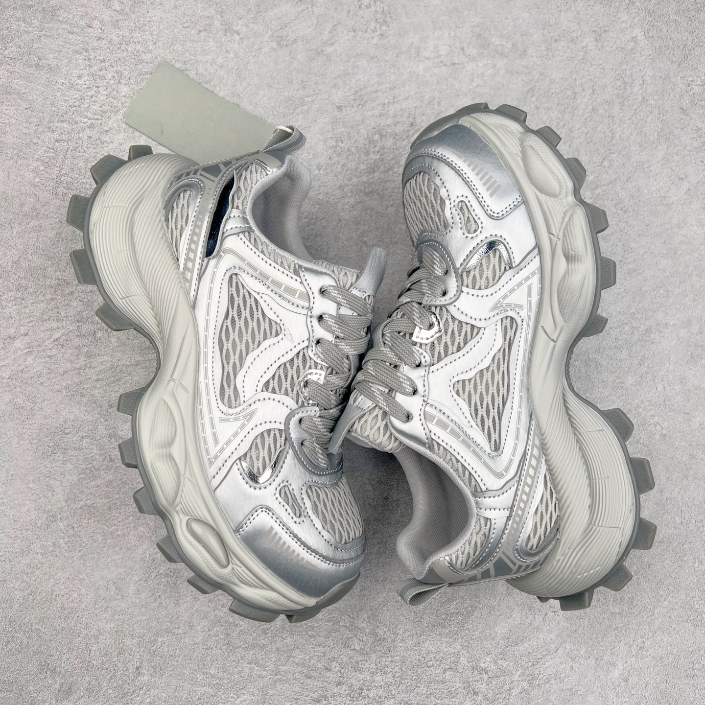 图片[3]-GG-CC Chunky Low休闲时尚运动厚底增高老爹鞋系列 广东大厂出品 完美细节 25ss春季新款厚底增高 大长腿 时髦look轻松定格 不费力展现率性氛围 高档银盒 酷帅机能风不规则设计大底 双鞋带拼色造型设计 轻便舒适百搭 GGcc厚底增高不管怎么搭都好看~ 尺码：35 36 37 38 39 40-选品中心