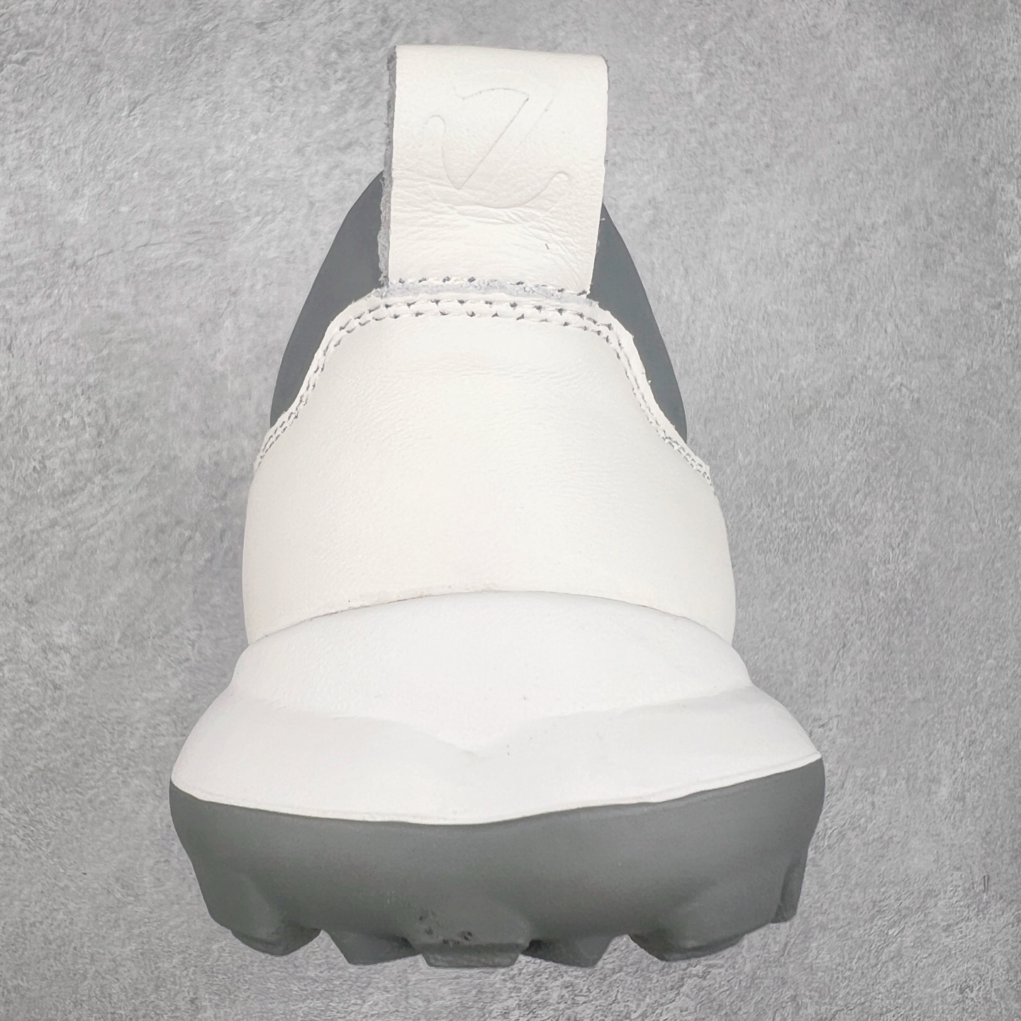 图片[8]-ECCO爱步新款户外鞋缓震耐磨越野跑鞋男健步BIOMC系列 鞋面采用臻选牛皮，质感丰富 脚感柔软舒适贴合的穿着体验 直接注塑工艺连接鞋面与鞋底 一体成型，合脚稳固 自然律动科技，符合人体工学鞋楦 贴近足部天然形态 橡胶外底，适应多种地形，提供强劲抓地力与耐磨性 灵活稳定 越野无束 尺码：38 39 40 41 42 43 44 （皮鞋码）-选品中心