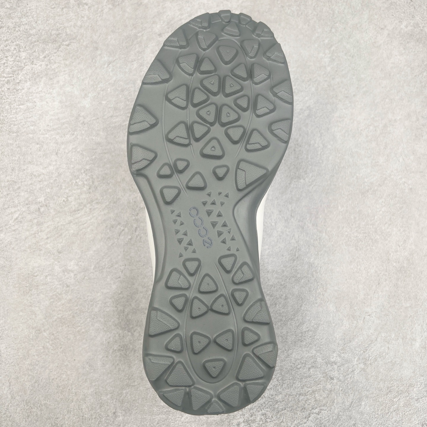 图片[9]-ECCO爱步新款户外鞋缓震耐磨越野跑鞋男健步BIOMC系列 鞋面采用臻选牛皮，质感丰富 脚感柔软舒适贴合的穿着体验 直接注塑工艺连接鞋面与鞋底 一体成型，合脚稳固 自然律动科技，符合人体工学鞋楦 贴近足部天然形态 橡胶外底，适应多种地形，提供强劲抓地力与耐磨性 灵活稳定 越野无束 尺码：38 39 40 41 42 43 44 （皮鞋码）-选品中心