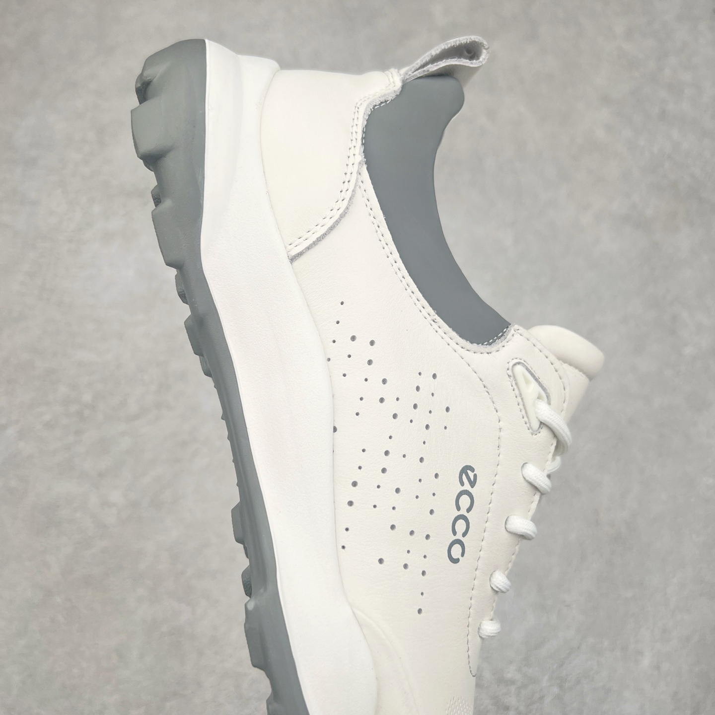 图片[6]-ECCO爱步新款户外鞋缓震耐磨越野跑鞋男健步BIOMC系列 鞋面采用臻选牛皮，质感丰富 脚感柔软舒适贴合的穿着体验 直接注塑工艺连接鞋面与鞋底 一体成型，合脚稳固 自然律动科技，符合人体工学鞋楦 贴近足部天然形态 橡胶外底，适应多种地形，提供强劲抓地力与耐磨性 灵活稳定 越野无束 尺码：38 39 40 41 42 43 44 （皮鞋码）-选品中心