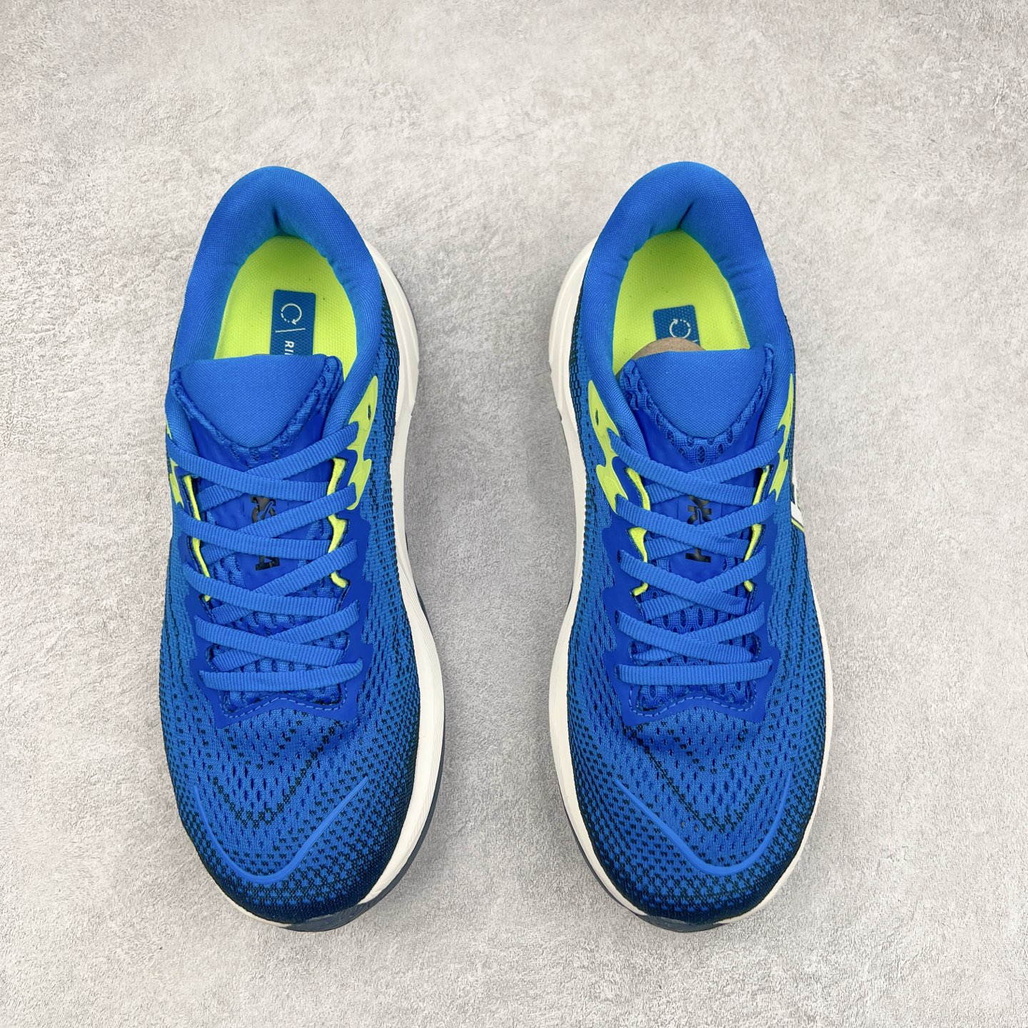 图片[2]-HOKA ONE ONE RINCON 4 舒适防滑耐磨低帮休闲跑步鞋 Rincon 4 是一款日常训练用的跑步鞋，踩上去的感觉很结实。它适合中短距离跑步，但如果您习惯于稍硬的感觉，也可以用于长距离跑步。但它的速度不够快，不能作为速度训练鞋，也不够柔软，不能作为恢复训练鞋，日常里程跑才是它的优势所在。如果您想尝试 Hoka 跑鞋，又想享受极具竞争力的价格，那就试试这款鞋吧。尺码：36 36.5 37.5 38 38.5 39 40 40.5 41 42 42.5 43 44 44.5 45-选品中心