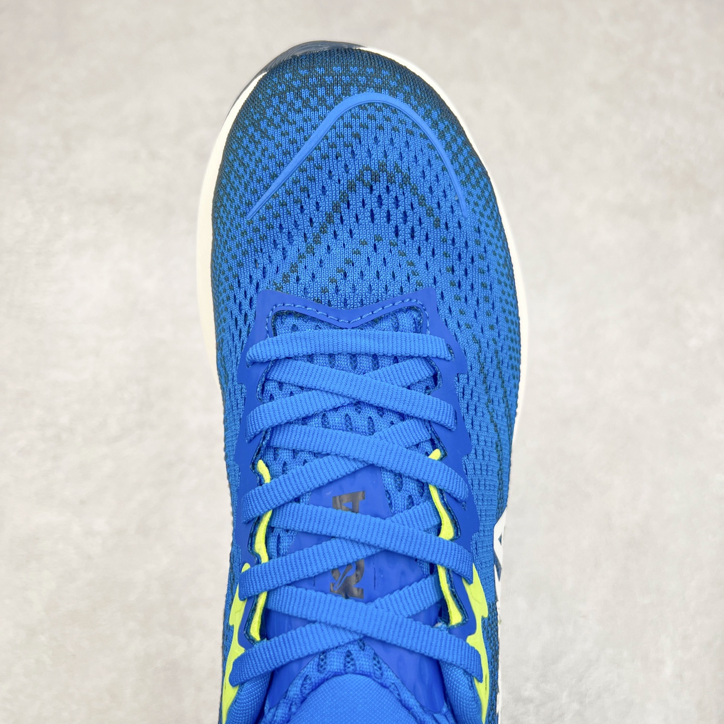 图片[4]-HOKA ONE ONE RINCON 4 舒适防滑耐磨低帮休闲跑步鞋 Rincon 4 是一款日常训练用的跑步鞋，踩上去的感觉很结实。它适合中短距离跑步，但如果您习惯于稍硬的感觉，也可以用于长距离跑步。但它的速度不够快，不能作为速度训练鞋，也不够柔软，不能作为恢复训练鞋，日常里程跑才是它的优势所在。如果您想尝试 Hoka 跑鞋，又想享受极具竞争力的价格，那就试试这款鞋吧。尺码：36 36.5 37.5 38 38.5 39 40 40.5 41 42 42.5 43 44 44.5 45-选品中心