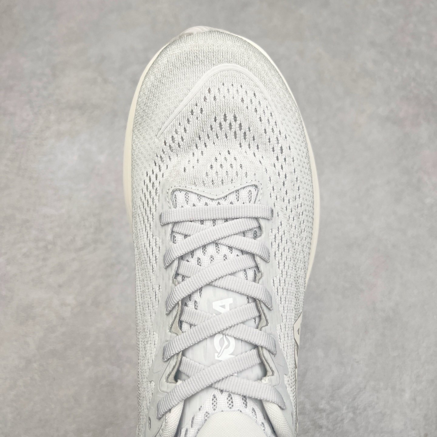 图片[4]-HOKA ONE ONE RINCON 4 舒适防滑耐磨低帮休闲跑步鞋 Rincon 4 是一款日常训练用的跑步鞋，踩上去的感觉很结实。它适合中短距离跑步，但如果您习惯于稍硬的感觉，也可以用于长距离跑步。但它的速度不够快，不能作为速度训练鞋，也不够柔软，不能作为恢复训练鞋，日常里程跑才是它的优势所在。如果您想尝试 Hoka 跑鞋，又想享受极具竞争力的价格，那就试试这款鞋吧。尺码：36 36.5 37.5 38 38.5 39 40 40.5 41 42 42.5 43 44 44.5 45-选品中心