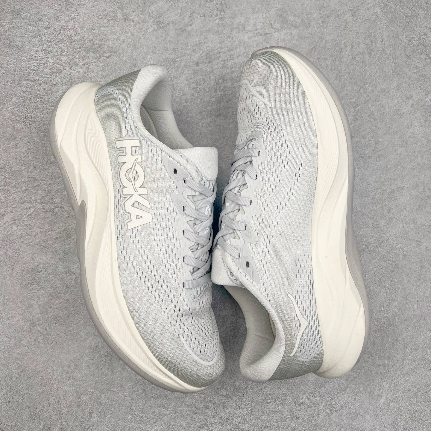 图片[3]-HOKA ONE ONE RINCON 4 舒适防滑耐磨低帮休闲跑步鞋 Rincon 4 是一款日常训练用的跑步鞋，踩上去的感觉很结实。它适合中短距离跑步，但如果您习惯于稍硬的感觉，也可以用于长距离跑步。但它的速度不够快，不能作为速度训练鞋，也不够柔软，不能作为恢复训练鞋，日常里程跑才是它的优势所在。如果您想尝试 Hoka 跑鞋，又想享受极具竞争力的价格，那就试试这款鞋吧。尺码：36 36.5 37.5 38 38.5 39 40 40.5 41 42 42.5 43 44 44.5 45-选品中心