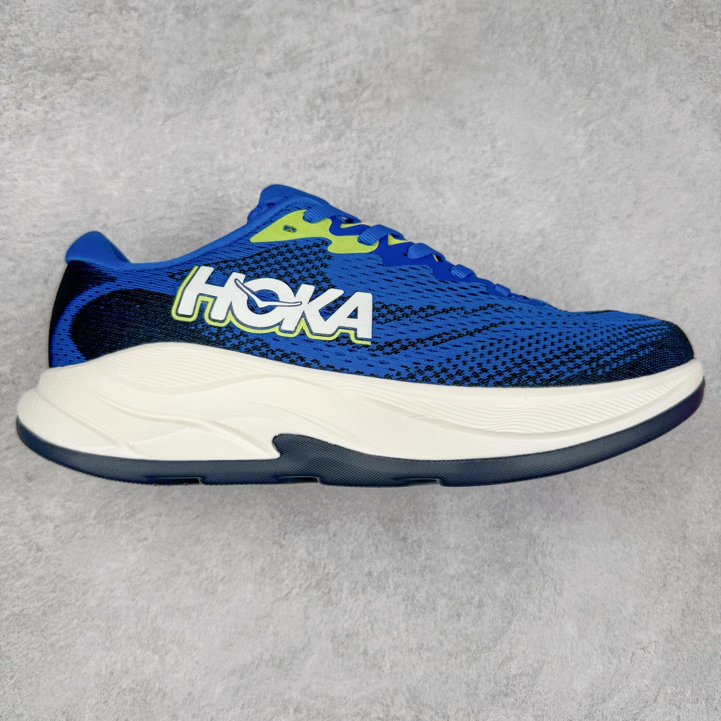 HOKA ONE ONE RINCON 4 舒适防滑耐磨低帮休闲跑步鞋 Rincon 4 是一款日常训练用的跑步鞋，踩上去的感觉很结实。它适合中短距离跑步，但如果您习惯于稍硬的感觉，也可以用于长距离跑步。但它的速度不够快，不能作为速度训练鞋，也不够柔软，不能作为恢复训练鞋，日常里程跑才是它的优势所在。如果您想尝试 Hoka 跑鞋，又想享受极具竞争力的价格，那就试试这款鞋吧。尺码：36 36.5 37.5 38 38.5 39 40 40.5 41 42 42.5 43 44 44.5 45-选品中心