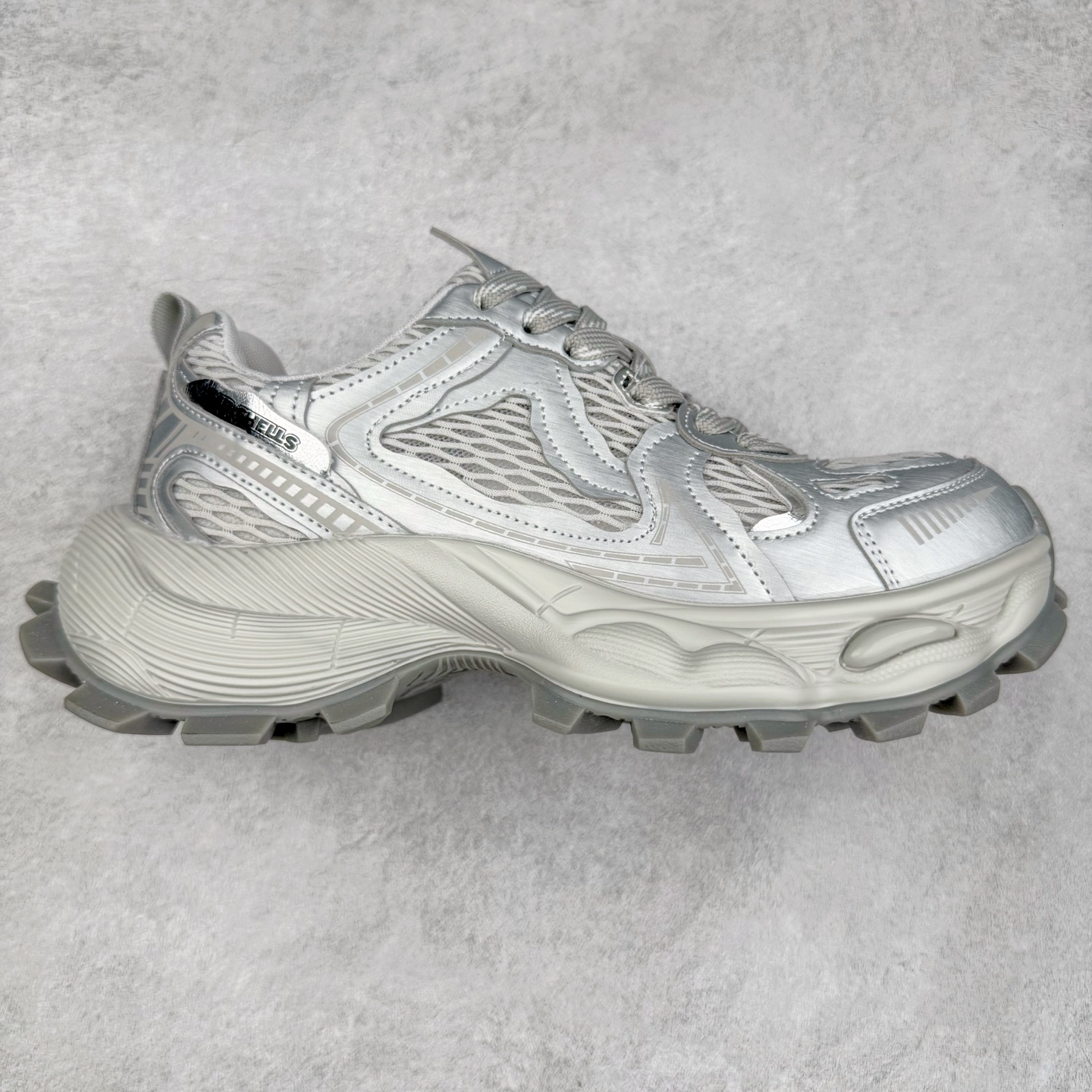 GG-CC Chunky Low休闲时尚运动厚底增高老爹鞋系列 广东大厂出品 完美细节 25ss春季新款厚底增高 大长腿 时髦look轻松定格 不费力展现率性氛围 高档银盒 酷帅机能风不规则设计大底 双鞋带拼色造型设计 轻便舒适百搭 GGcc厚底增高不管怎么搭都好看~ 尺码:35 36 37 38 39 40-选品中心