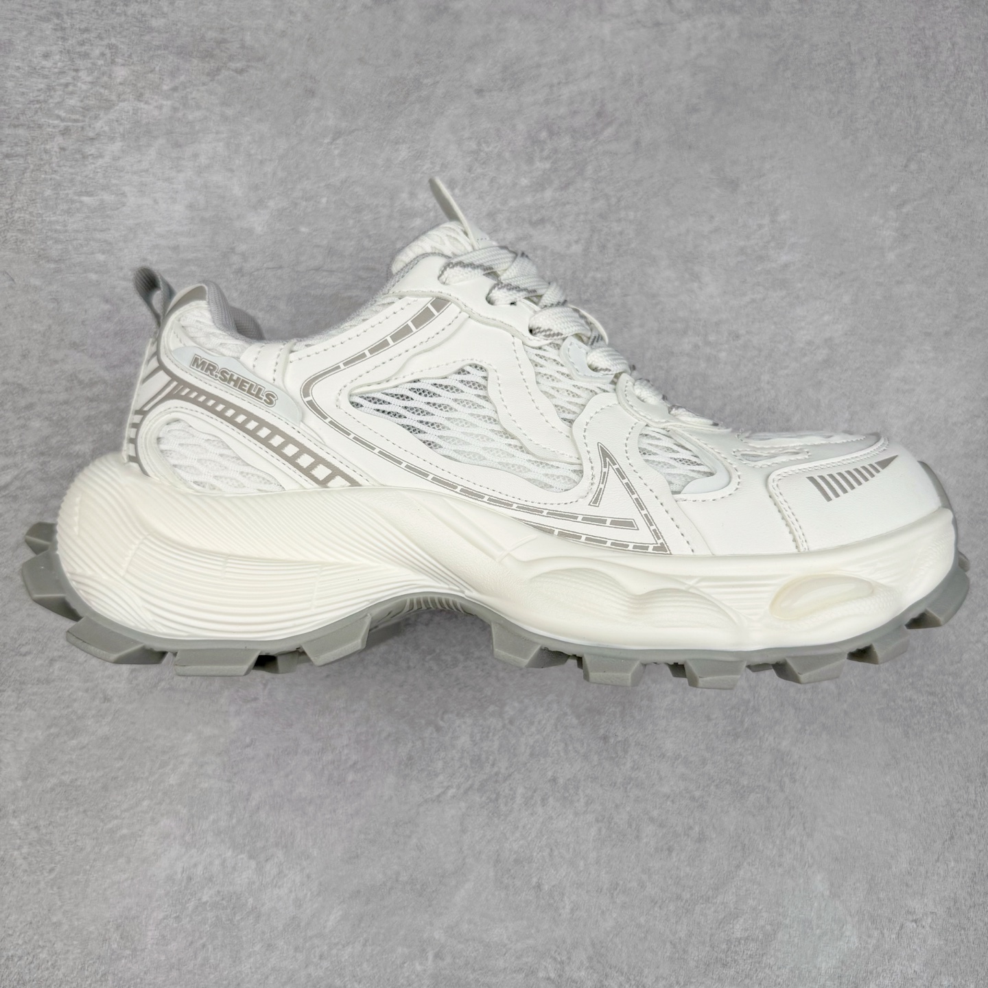 GG-CC Chunky Low休闲时尚运动厚底增高老爹鞋系列 广东大厂出品 完美细节 25ss春季新款厚底增高 大长腿 时髦look轻松定格 不费力展现率性氛围 高档银盒 酷帅机能风不规则设计大底 双鞋带拼色造型设计 轻便舒适百搭 GGcc厚底增高不管怎么搭都好看~ 尺码:35 36 37 38 39 40-选品中心