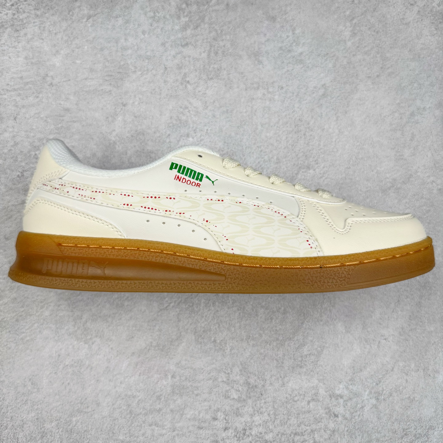 PUMA INDOOR OG 彪马舒适轻盈防滑耐磨 低帮板鞋 实拍调校N版已经零色差零失真 百分百还原实物色彩所见即所得 不存在货不对板色差等低级问题 选购参考实物拍摄 不混卖不参货 只用心做好货严格选品 承诺混一赔十 尺码:36 36.5 37.5 38 38.5 39 40 40.5 41 42 42.5 43 44 44.5 45-选品中心