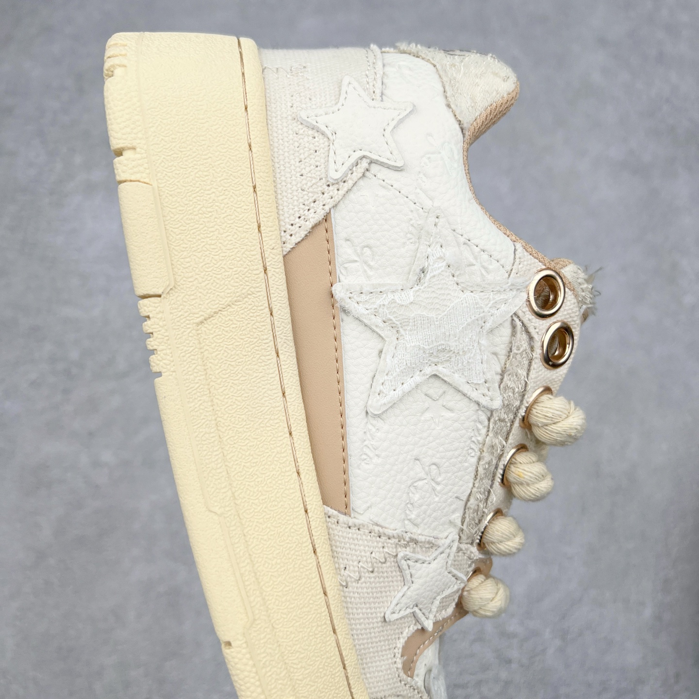 图片[6]-＃福利特价 KAALIXTO Retro Vintage 星星潮流休闲防滑耐磨低帮板鞋 此款鞋使用牛仔作为主要的鞋面材质 结实耐磨 鞋舌设计特有印花皮牌作为搭配充分凸显牛仔的特性 整体鞋款采用牛仔面料随意角度拼接的呈现方法 打破消费者原有对鞋子的刻板印象 让人耳目一新 织麦标在彰品品牌属性的同时更具牛仔的代表性元素 并采用加厚内里 穿着舒适透气 鞋底做旧氧化 尺码：36 37 38 39 40 41 42 43 44 45-选品中心