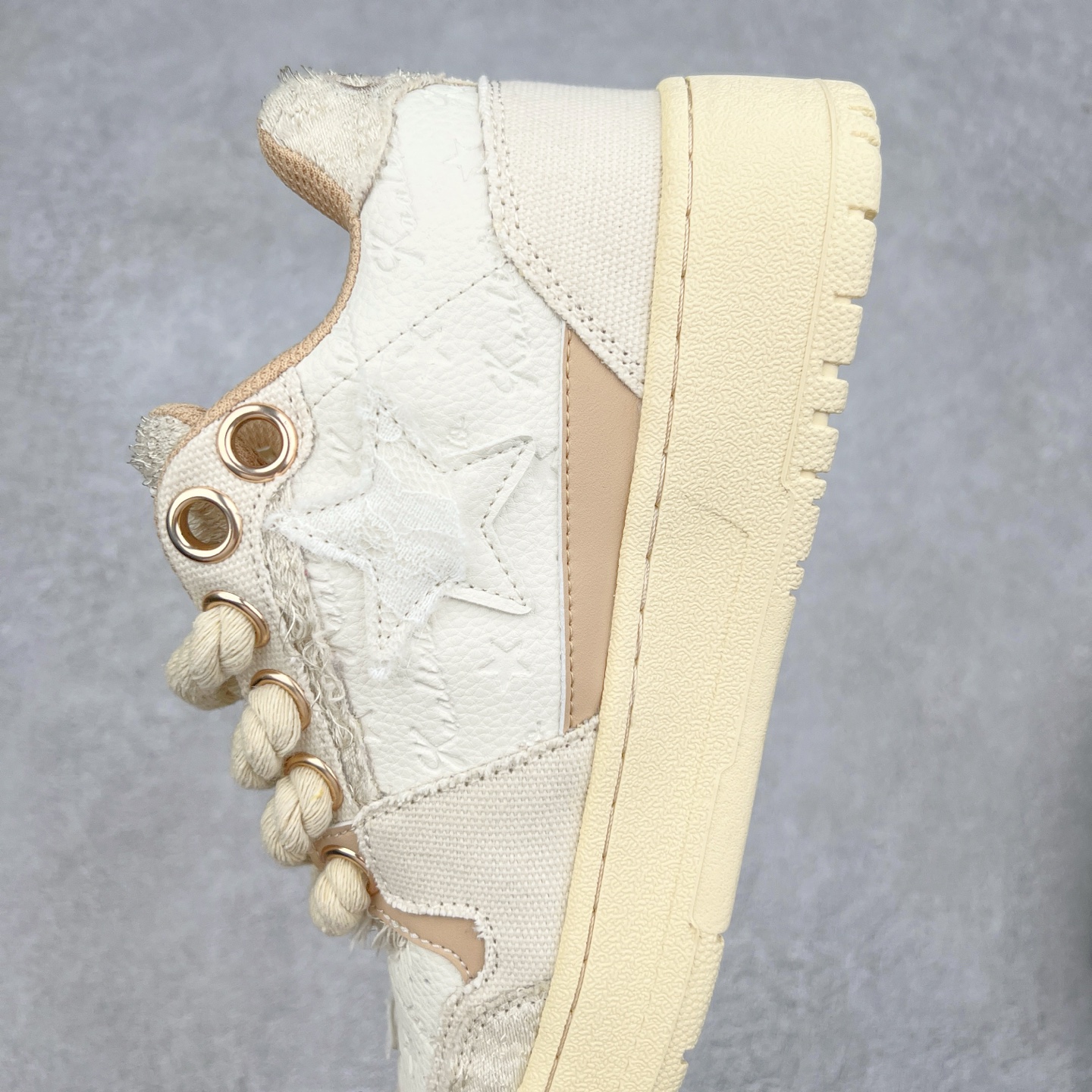 图片[7]-＃福利特价 KAALIXTO Retro Vintage 星星潮流休闲防滑耐磨低帮板鞋 此款鞋使用牛仔作为主要的鞋面材质 结实耐磨 鞋舌设计特有印花皮牌作为搭配充分凸显牛仔的特性 整体鞋款采用牛仔面料随意角度拼接的呈现方法 打破消费者原有对鞋子的刻板印象 让人耳目一新 织麦标在彰品品牌属性的同时更具牛仔的代表性元素 并采用加厚内里 穿着舒适透气 鞋底做旧氧化 尺码：36 37 38 39 40 41 42 43 44 45-选品中心