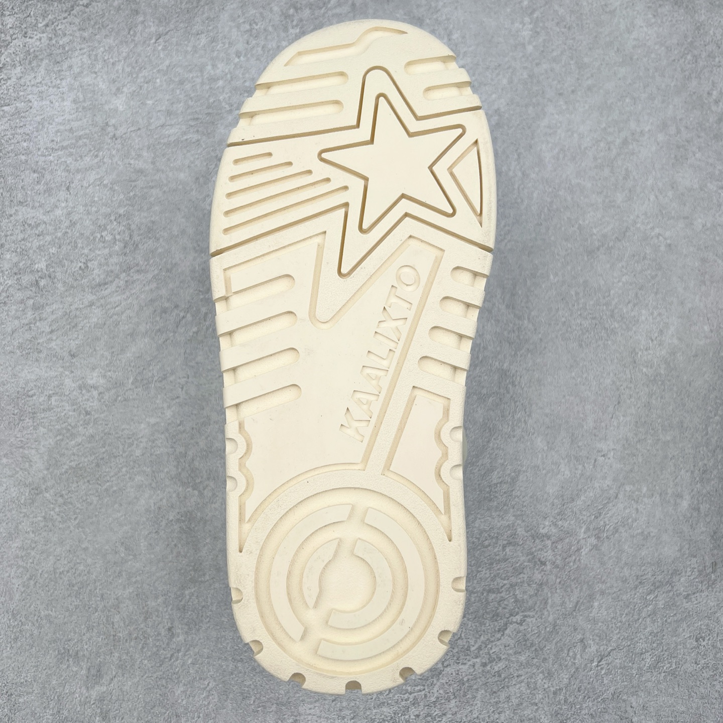 图片[9]-＃福利特价 KAALIXTO Retro Vintage 星星潮流休闲防滑耐磨低帮板鞋 此款鞋使用牛仔作为主要的鞋面材质 结实耐磨 鞋舌设计特有印花皮牌作为搭配充分凸显牛仔的特性 整体鞋款采用牛仔面料随意角度拼接的呈现方法 打破消费者原有对鞋子的刻板印象 让人耳目一新 织麦标在彰品品牌属性的同时更具牛仔的代表性元素 并采用加厚内里 穿着舒适透气 鞋底做旧氧化 尺码：36 37 38 39 40 41 42 43 44 45-选品中心