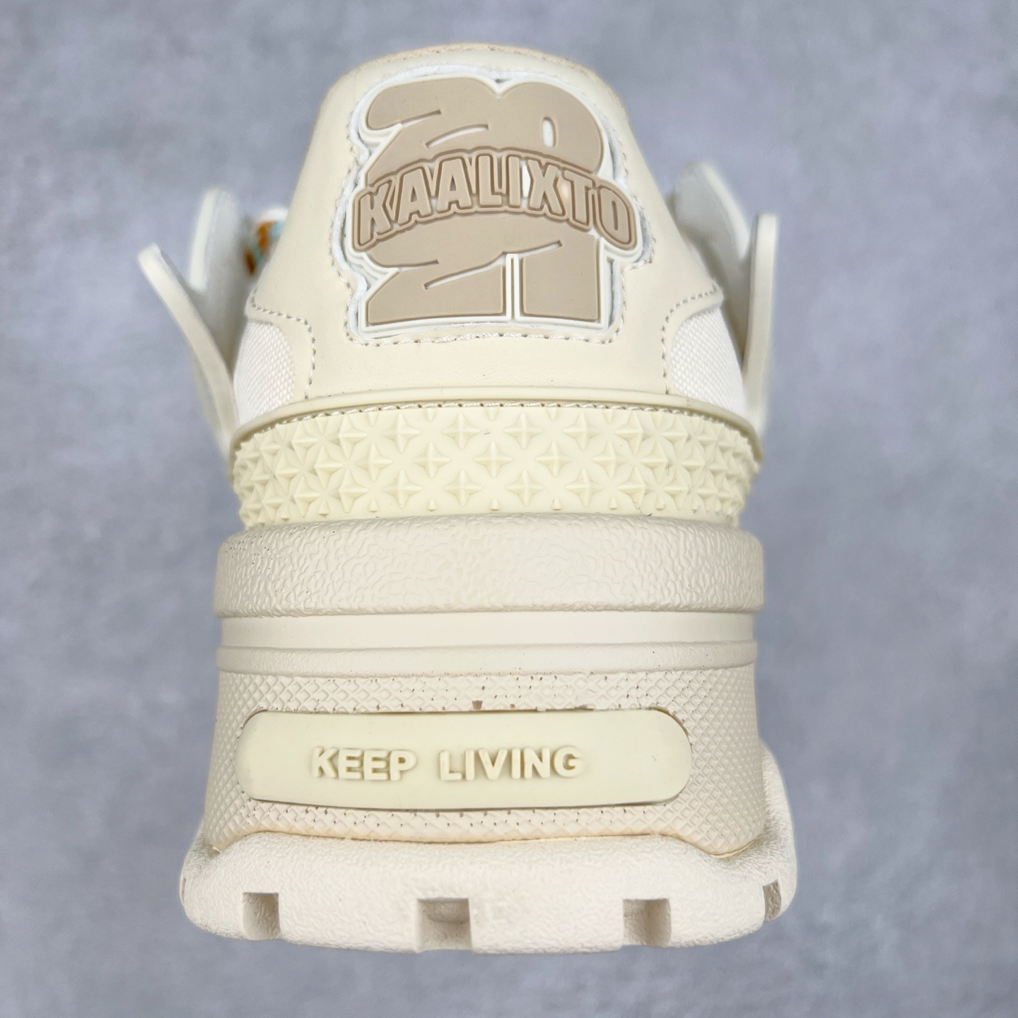 图片[8]-＃福利特价 KAALIXTO Retro Vintage 星星潮流休闲防滑耐磨低帮板鞋 此款鞋使用牛仔作为主要的鞋面材质 结实耐磨 鞋舌设计特有印花皮牌作为搭配充分凸显牛仔的特性 整体鞋款采用牛仔面料随意角度拼接的呈现方法 打破消费者原有对鞋子的刻板印象 让人耳目一新 织麦标在彰品品牌属性的同时更具牛仔的代表性元素 并采用加厚内里 穿着舒适透气 鞋底做旧氧化 尺码：36 37 38 39 40 41 42 43 44 45-选品中心