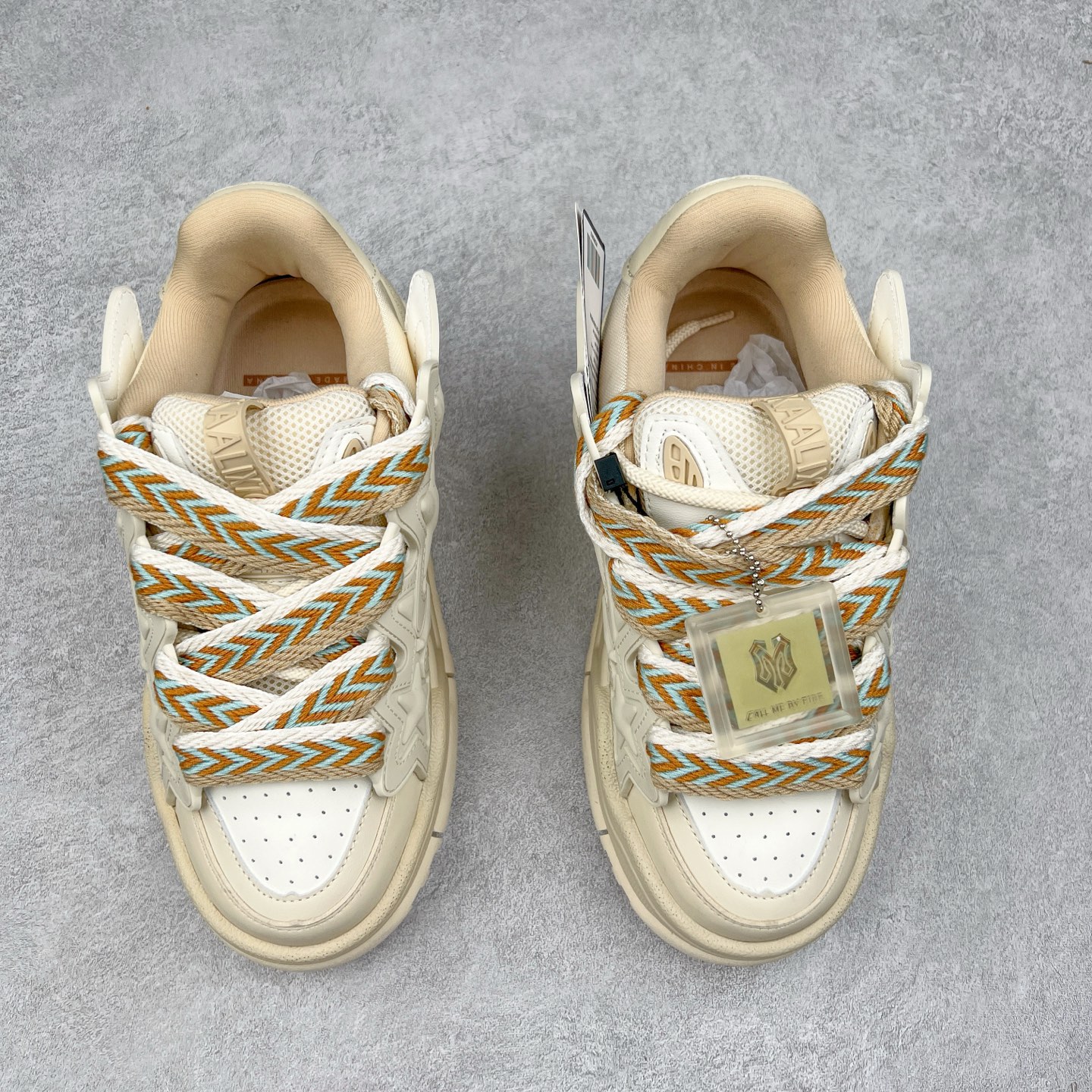 图片[2]-＃福利特价 KAALIXTO Retro Vintage 星星潮流休闲防滑耐磨低帮板鞋 此款鞋使用牛仔作为主要的鞋面材质 结实耐磨 鞋舌设计特有印花皮牌作为搭配充分凸显牛仔的特性 整体鞋款采用牛仔面料随意角度拼接的呈现方法 打破消费者原有对鞋子的刻板印象 让人耳目一新 织麦标在彰品品牌属性的同时更具牛仔的代表性元素 并采用加厚内里 穿着舒适透气 鞋底做旧氧化 尺码：36 37 38 39 40 41 42 43 44 45-选品中心