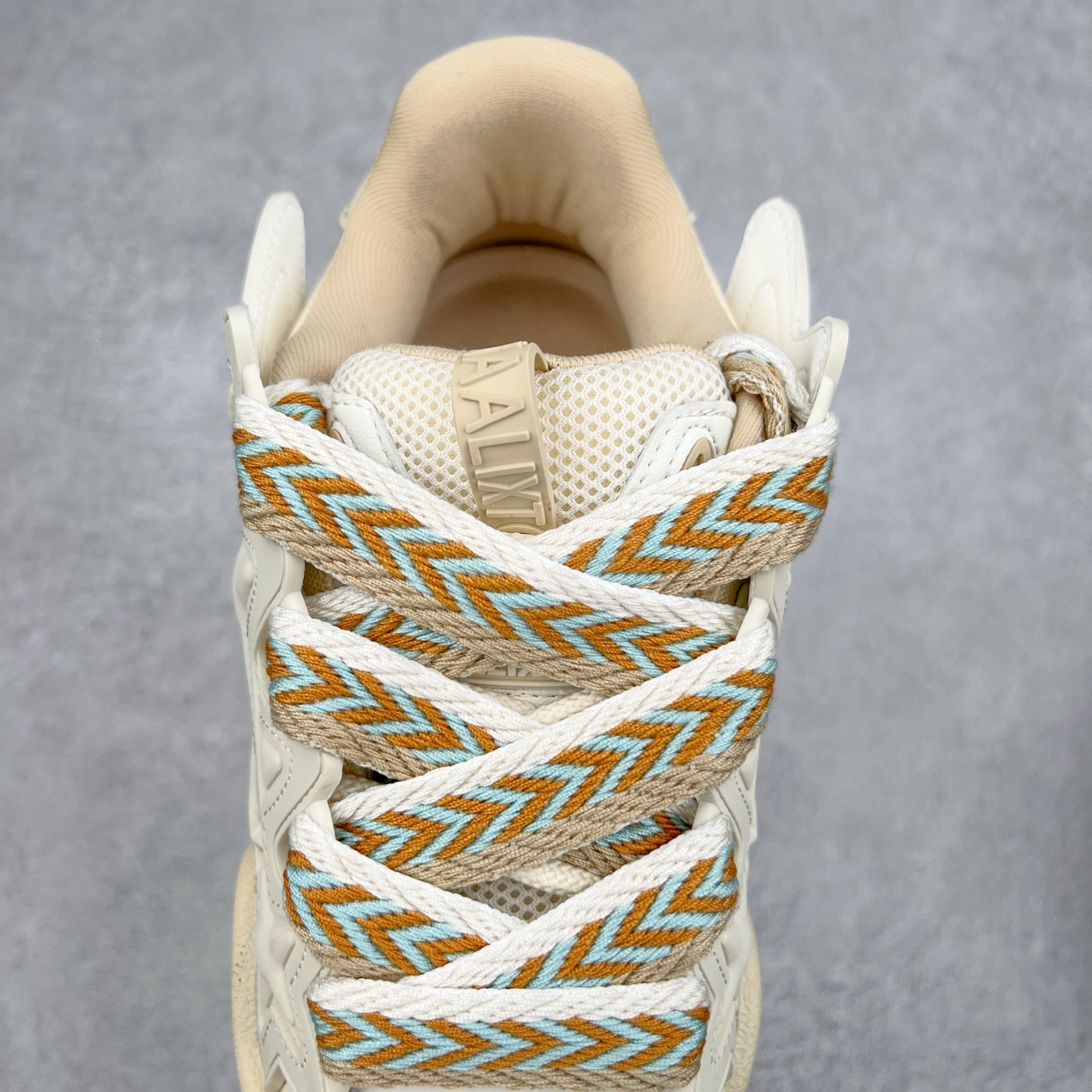 图片[5]-＃福利特价 KAALIXTO Retro Vintage 星星潮流休闲防滑耐磨低帮板鞋 此款鞋使用牛仔作为主要的鞋面材质 结实耐磨 鞋舌设计特有印花皮牌作为搭配充分凸显牛仔的特性 整体鞋款采用牛仔面料随意角度拼接的呈现方法 打破消费者原有对鞋子的刻板印象 让人耳目一新 织麦标在彰品品牌属性的同时更具牛仔的代表性元素 并采用加厚内里 穿着舒适透气 鞋底做旧氧化 尺码：36 37 38 39 40 41 42 43 44 45-选品中心