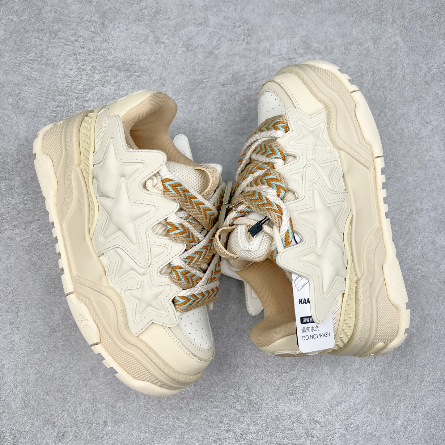 图片[3]-＃福利特价 KAALIXTO Retro Vintage 星星潮流休闲防滑耐磨低帮板鞋 此款鞋使用牛仔作为主要的鞋面材质 结实耐磨 鞋舌设计特有印花皮牌作为搭配充分凸显牛仔的特性 整体鞋款采用牛仔面料随意角度拼接的呈现方法 打破消费者原有对鞋子的刻板印象 让人耳目一新 织麦标在彰品品牌属性的同时更具牛仔的代表性元素 并采用加厚内里 穿着舒适透气 鞋底做旧氧化 尺码：36 37 38 39 40 41 42 43 44 45-选品中心