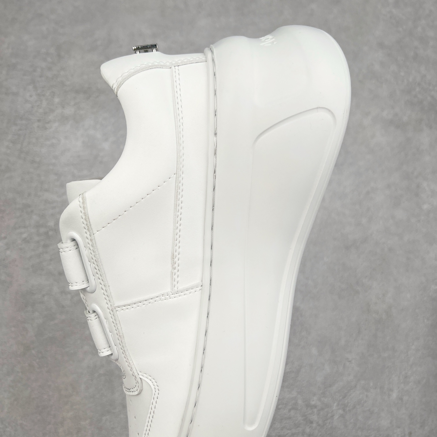 图片[7]-Acne Studios 2023 艾克妮魔术贴 低帮休闲小白鞋 得物热度蝉联榜首31天 海淘专供版 赵露思、杨超越、欧阳娜娜同款 高端零售 外贸充正专供 原版购入开发 全鞋身采用进口头层皮 请注意区分市面通货材、错误大底 一眼就种草的小白鞋 无敌好搭配不挑季节不挑穿搭一双鞋就ok 魔术贴设计穿脱超方便 尺码：35 36 37 38 39-选品中心