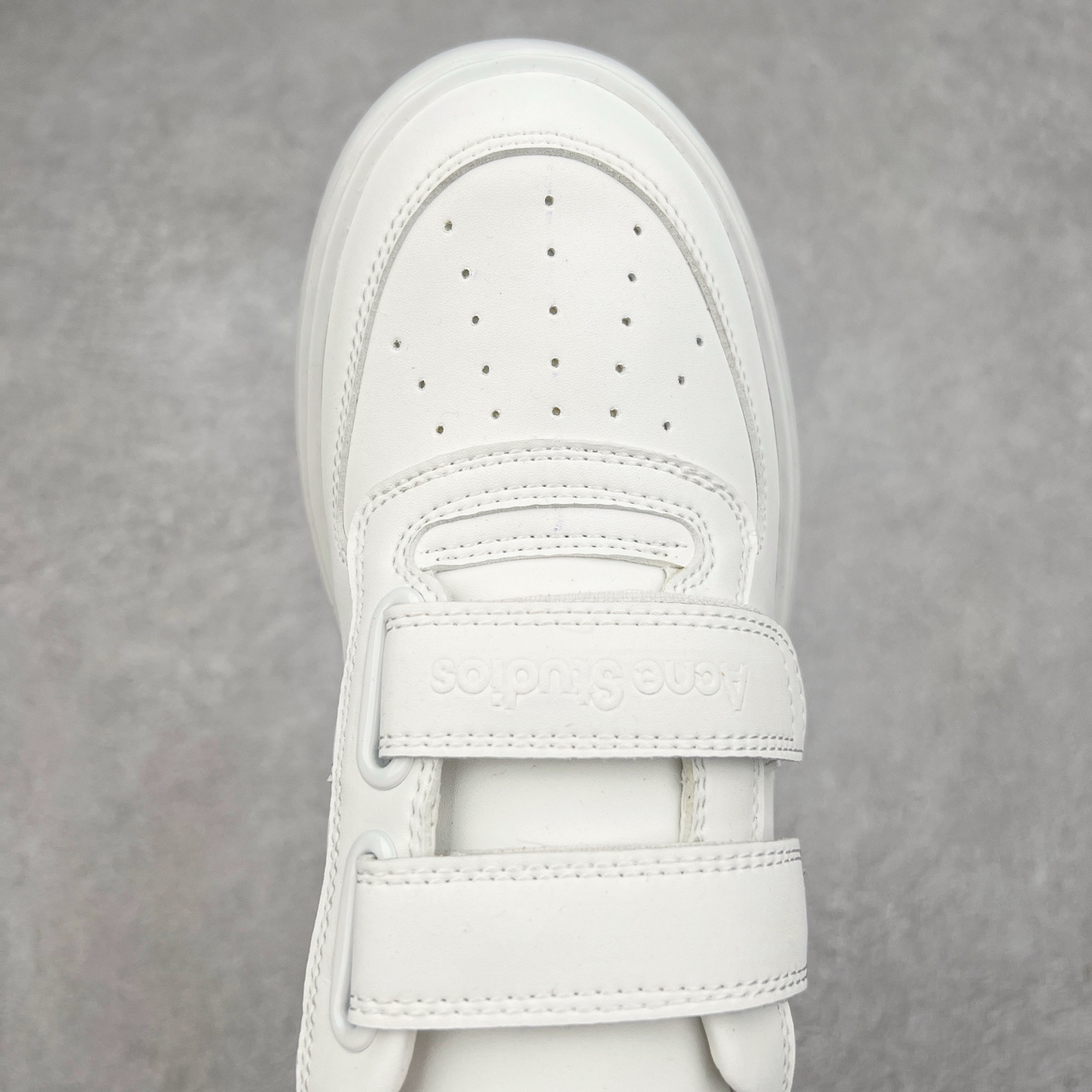 图片[4]-Acne Studios 2023 艾克妮魔术贴 低帮休闲小白鞋 得物热度蝉联榜首31天 海淘专供版 赵露思、杨超越、欧阳娜娜同款 高端零售 外贸充正专供 原版购入开发 全鞋身采用进口头层皮 请注意区分市面通货材、错误大底 一眼就种草的小白鞋 无敌好搭配不挑季节不挑穿搭一双鞋就ok 魔术贴设计穿脱超方便 尺码：35 36 37 38 39-选品中心