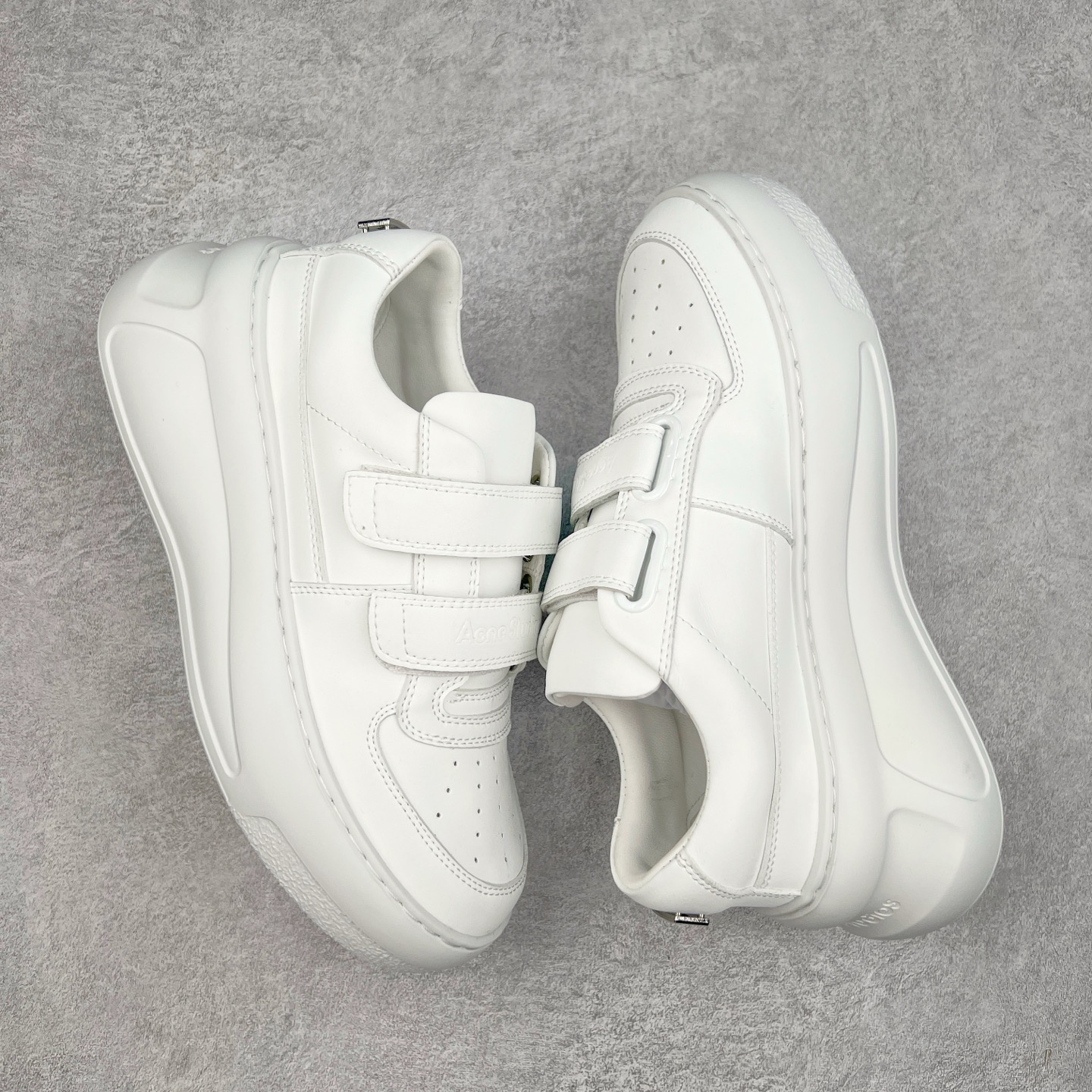 图片[3]-Acne Studios 2023 艾克妮魔术贴 低帮休闲小白鞋 得物热度蝉联榜首31天 海淘专供版 赵露思、杨超越、欧阳娜娜同款 高端零售 外贸充正专供 原版购入开发 全鞋身采用进口头层皮 请注意区分市面通货材、错误大底 一眼就种草的小白鞋 无敌好搭配不挑季节不挑穿搭一双鞋就ok 魔术贴设计穿脱超方便 尺码：35 36 37 38 39-选品中心